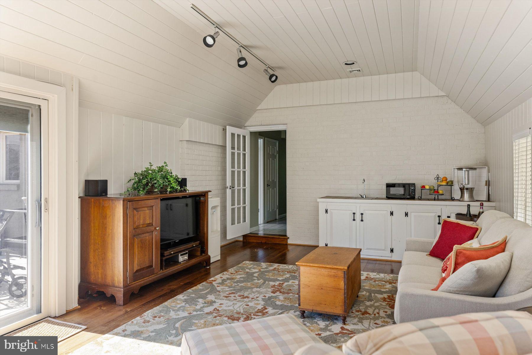 RED FOX FARMS - Residential