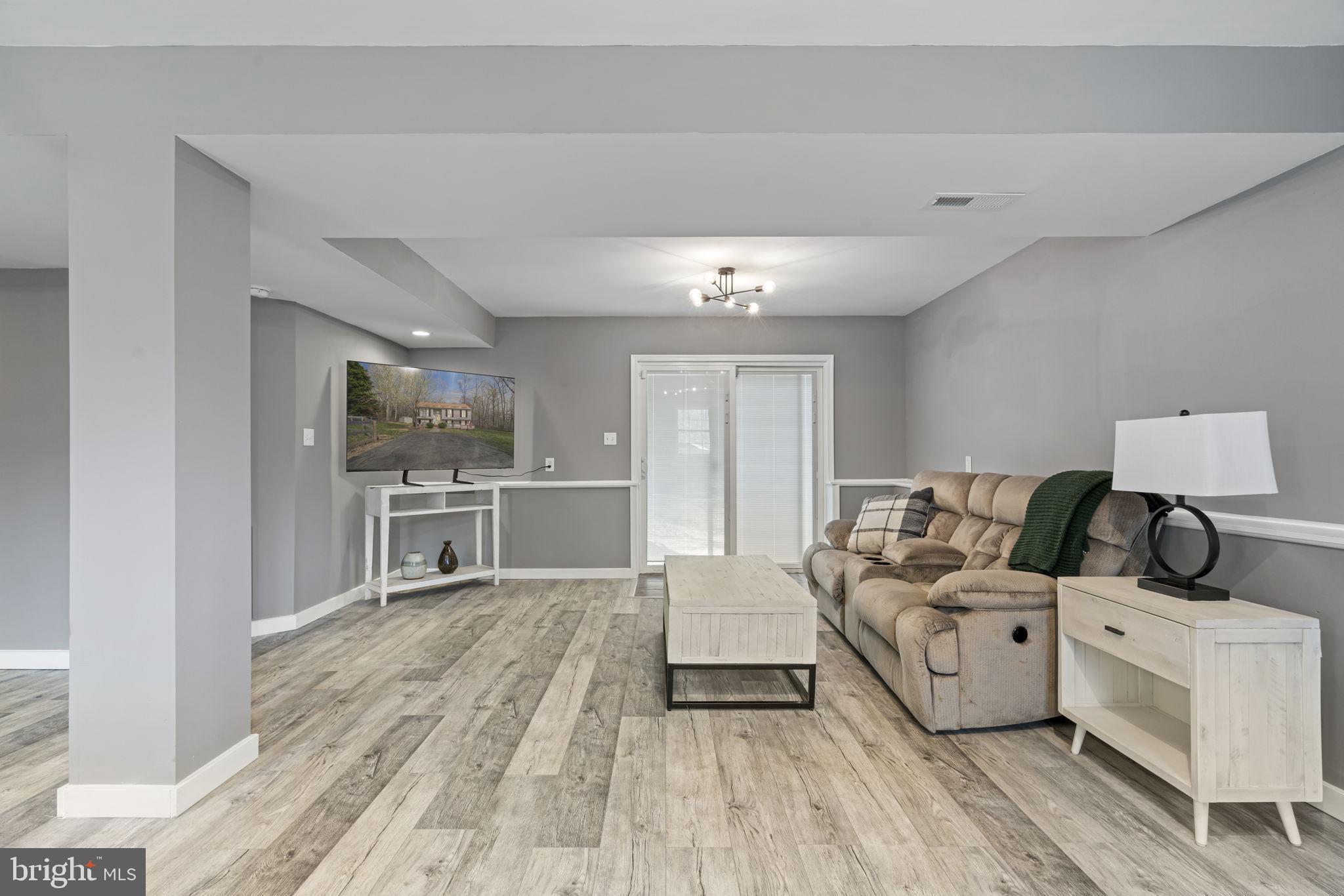 HIDDEN LAKE - Residential