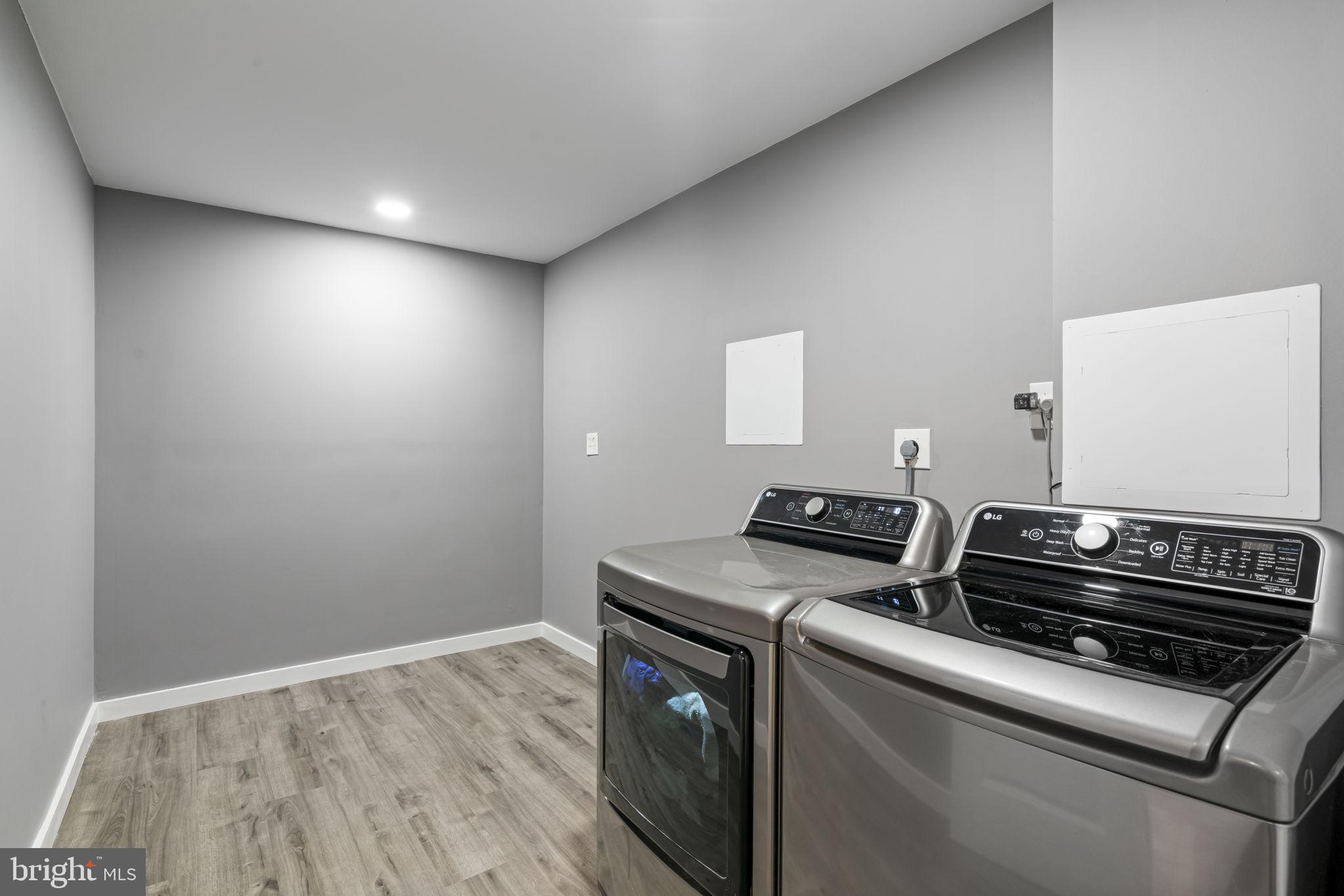 HIDDEN LAKE - Residential