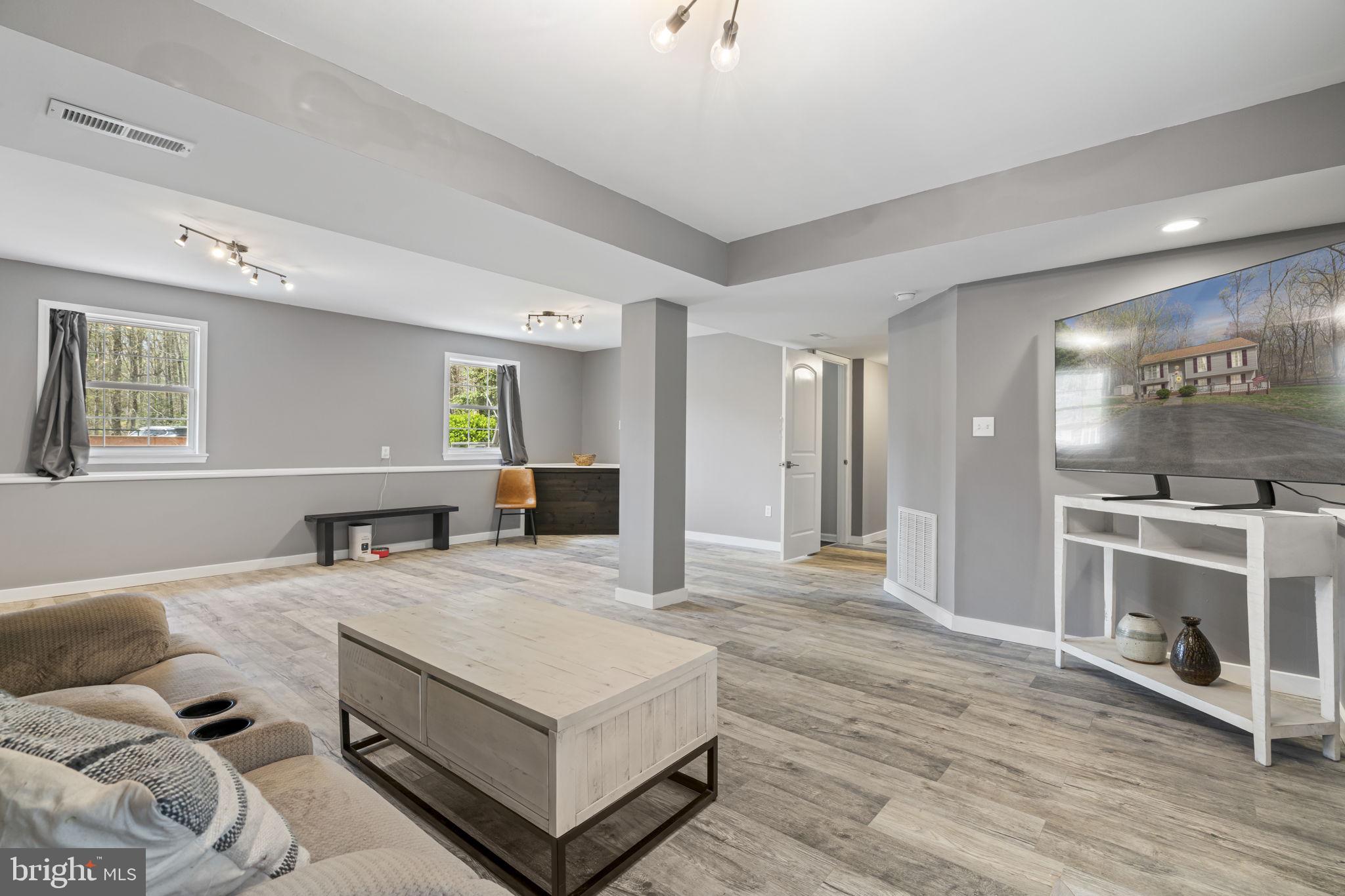 HIDDEN LAKE - Residential