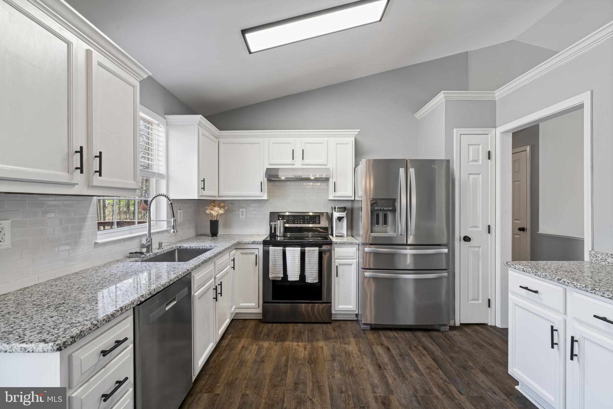 HIDDEN LAKE - Residential