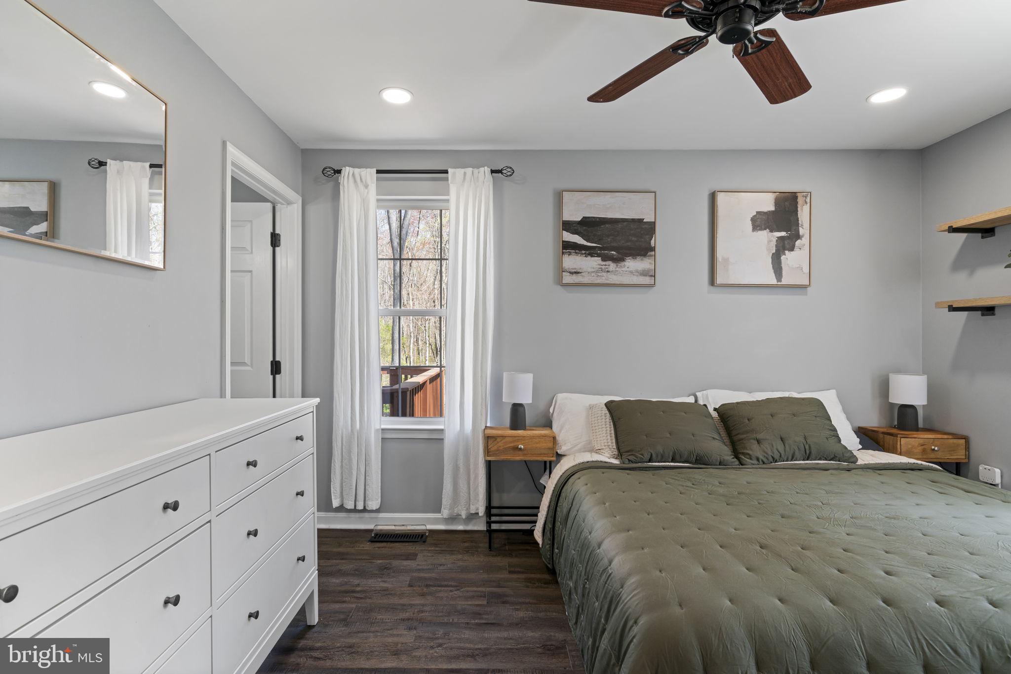 HIDDEN LAKE - Residential