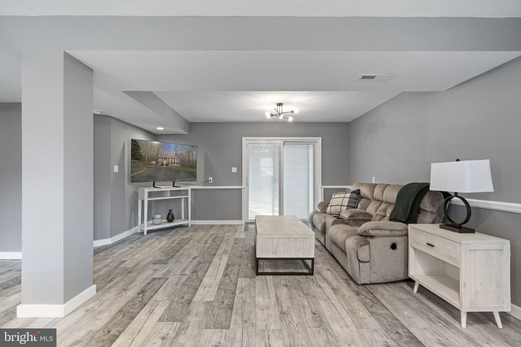 HIDDEN LAKE - Residential