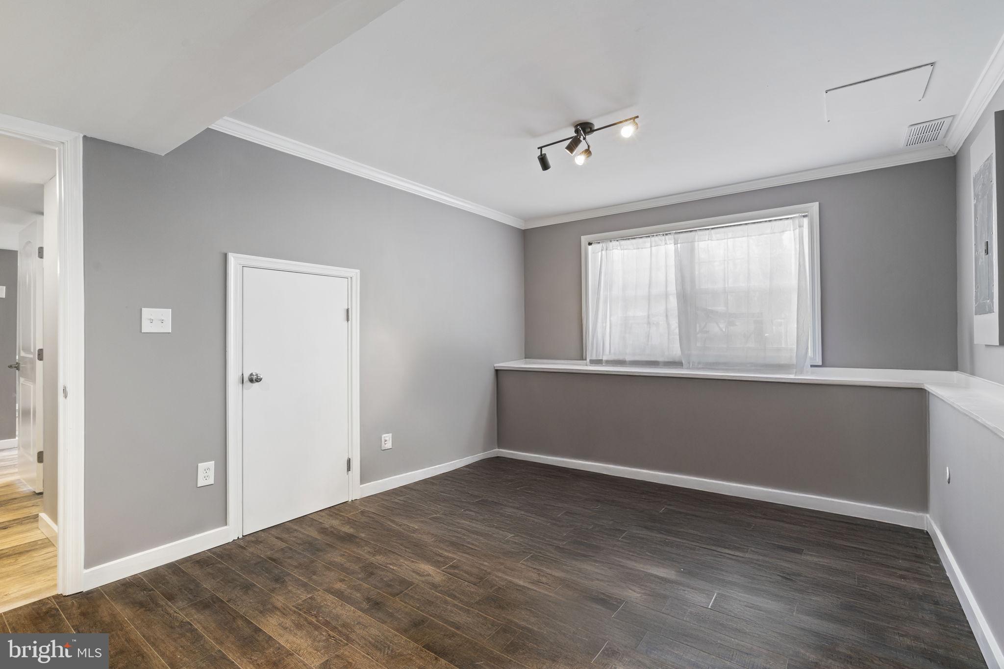 HIDDEN LAKE - Residential