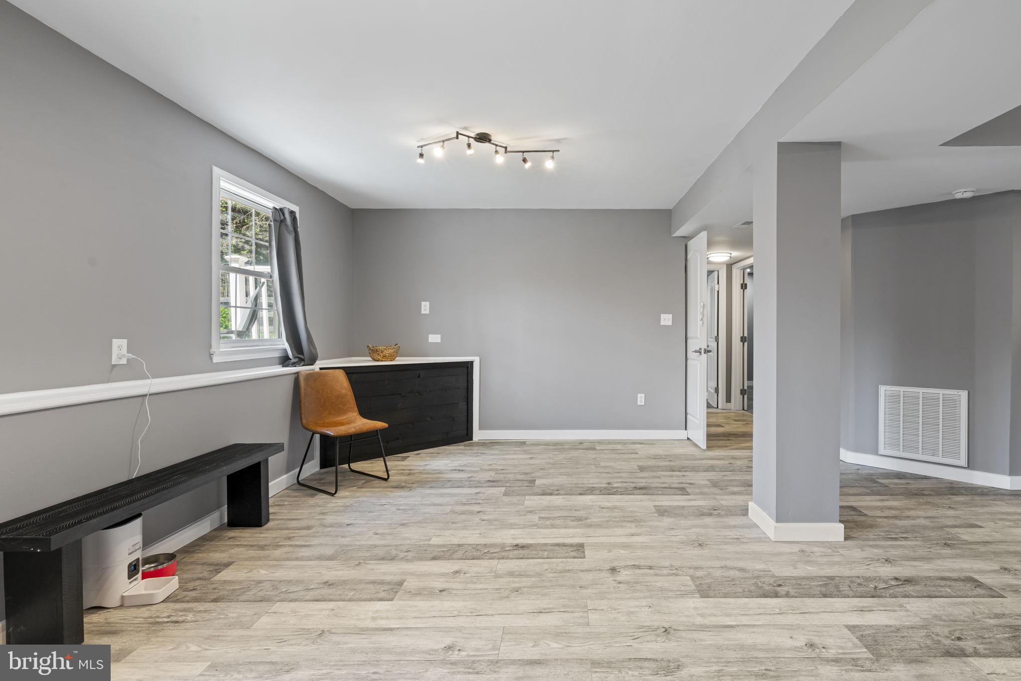 HIDDEN LAKE - Residential