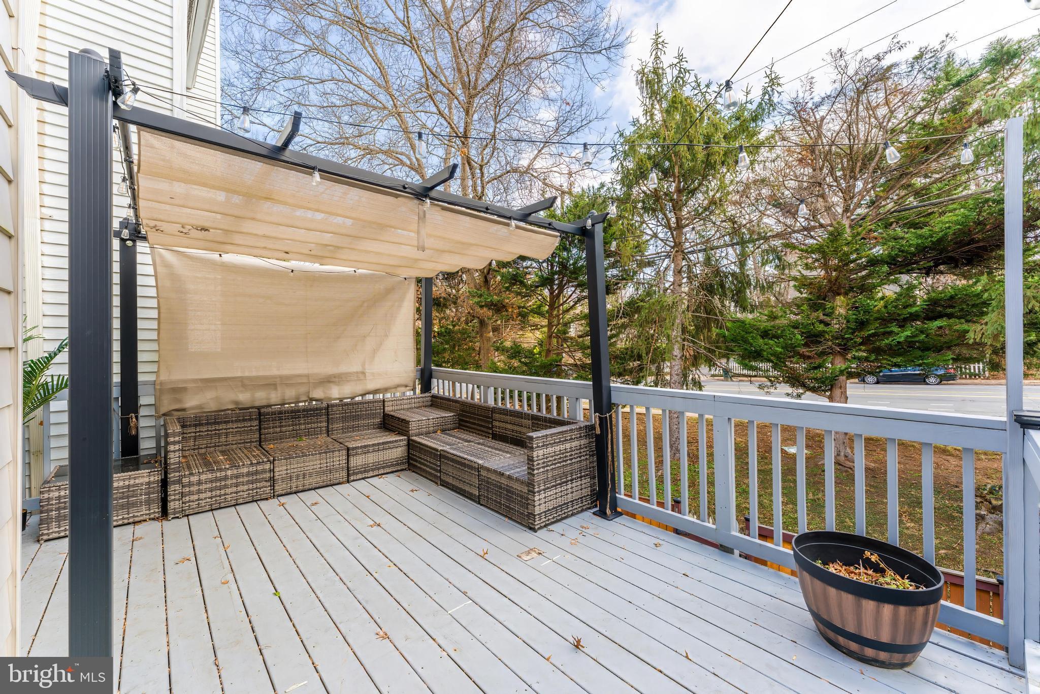 ADAMS WALK - Residential