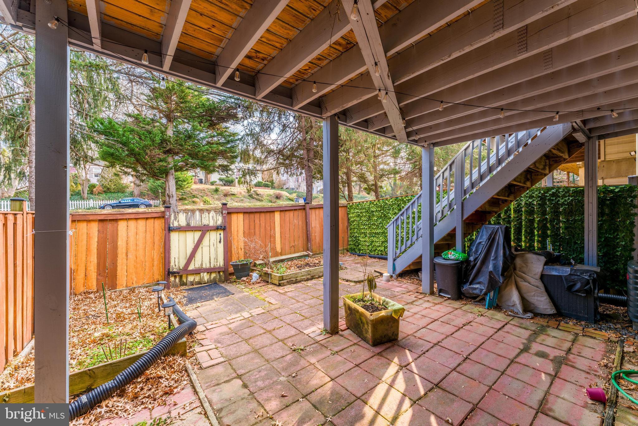 ADAMS WALK - Residential