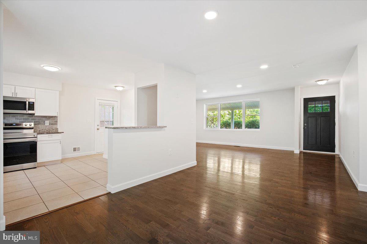 COLLEGE PARK WOODS - Residential