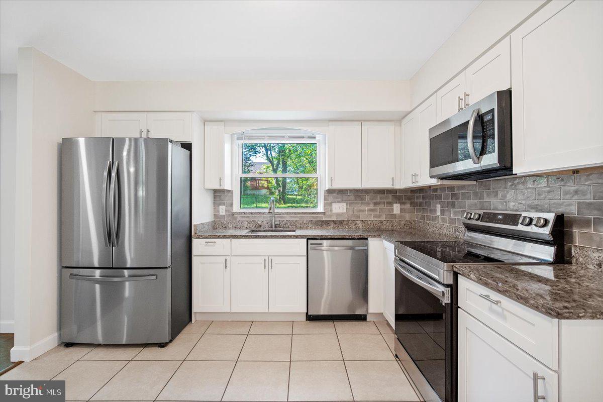 COLLEGE PARK WOODS - Residential