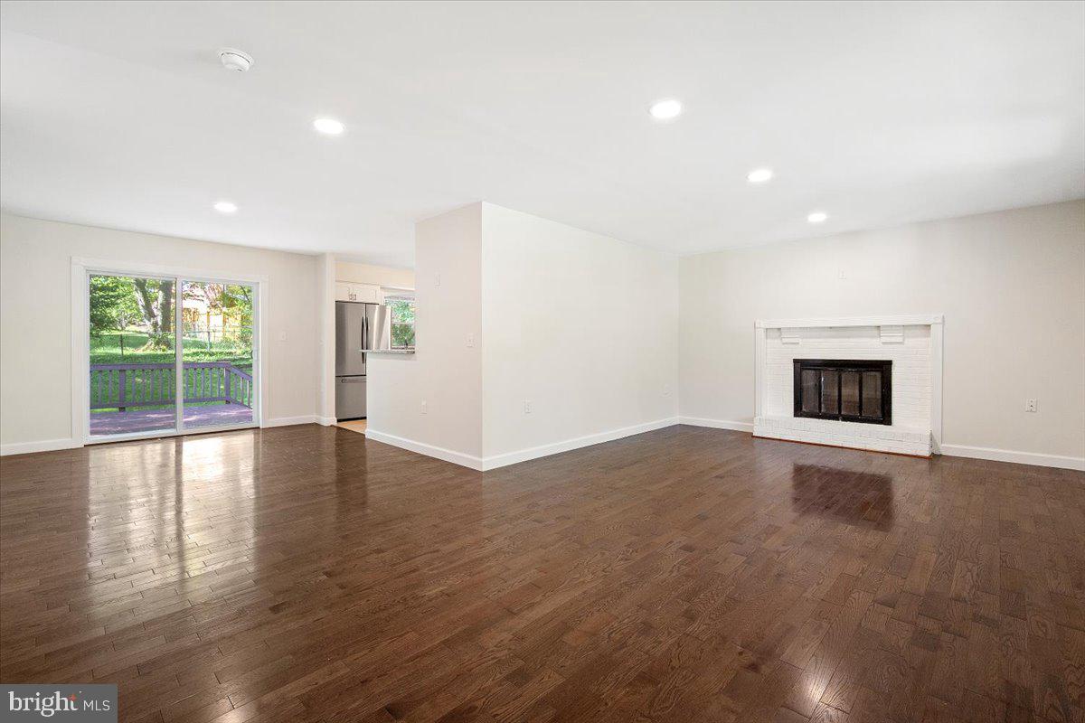 COLLEGE PARK WOODS - Residential