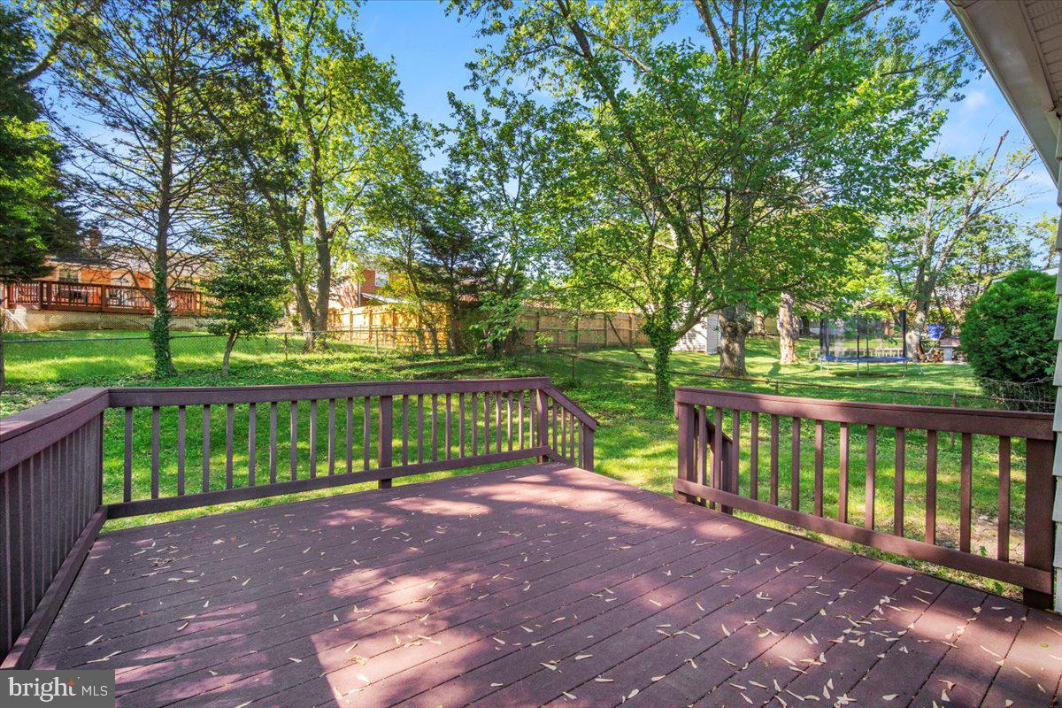 COLLEGE PARK WOODS - Residential