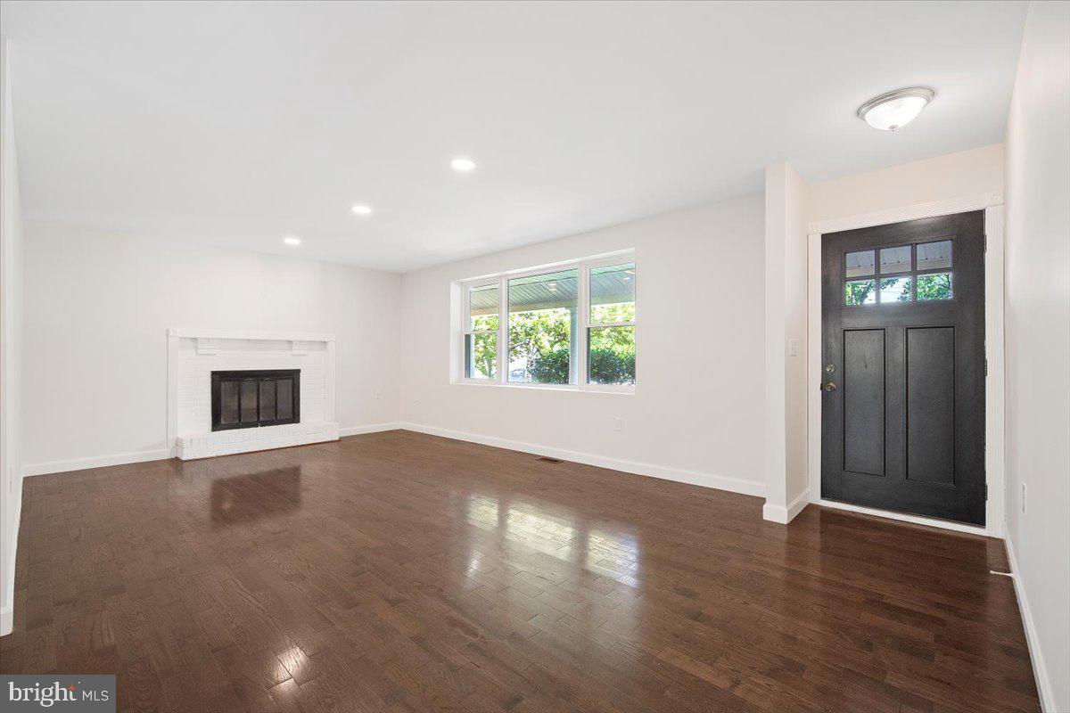 COLLEGE PARK WOODS - Residential