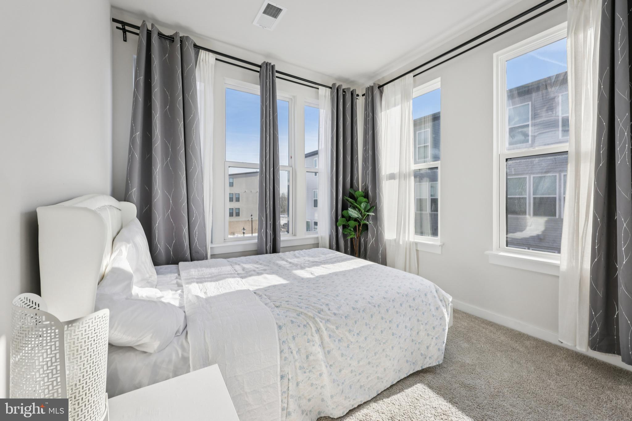 RIVERFRONT - Residential