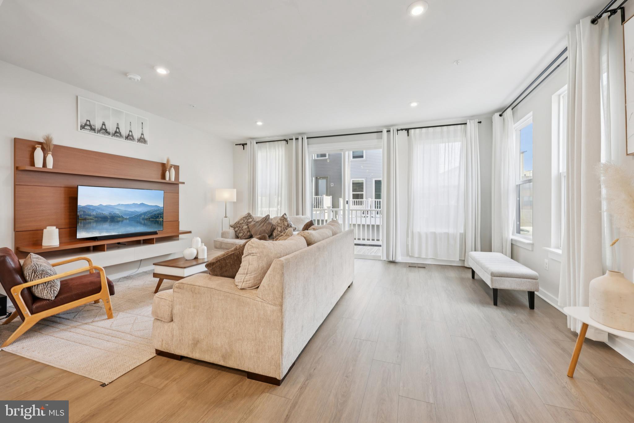 RIVERFRONT - Residential