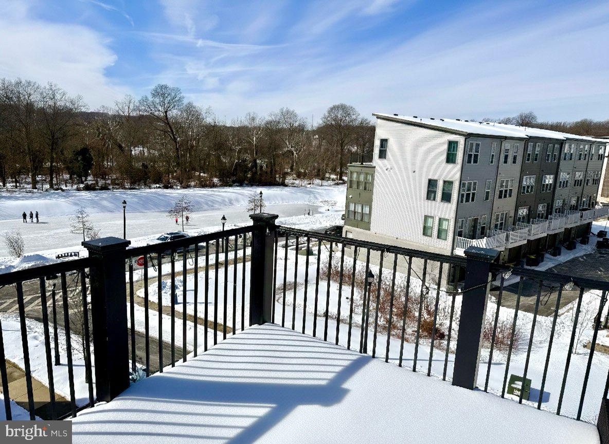 RIVERFRONT - Residential