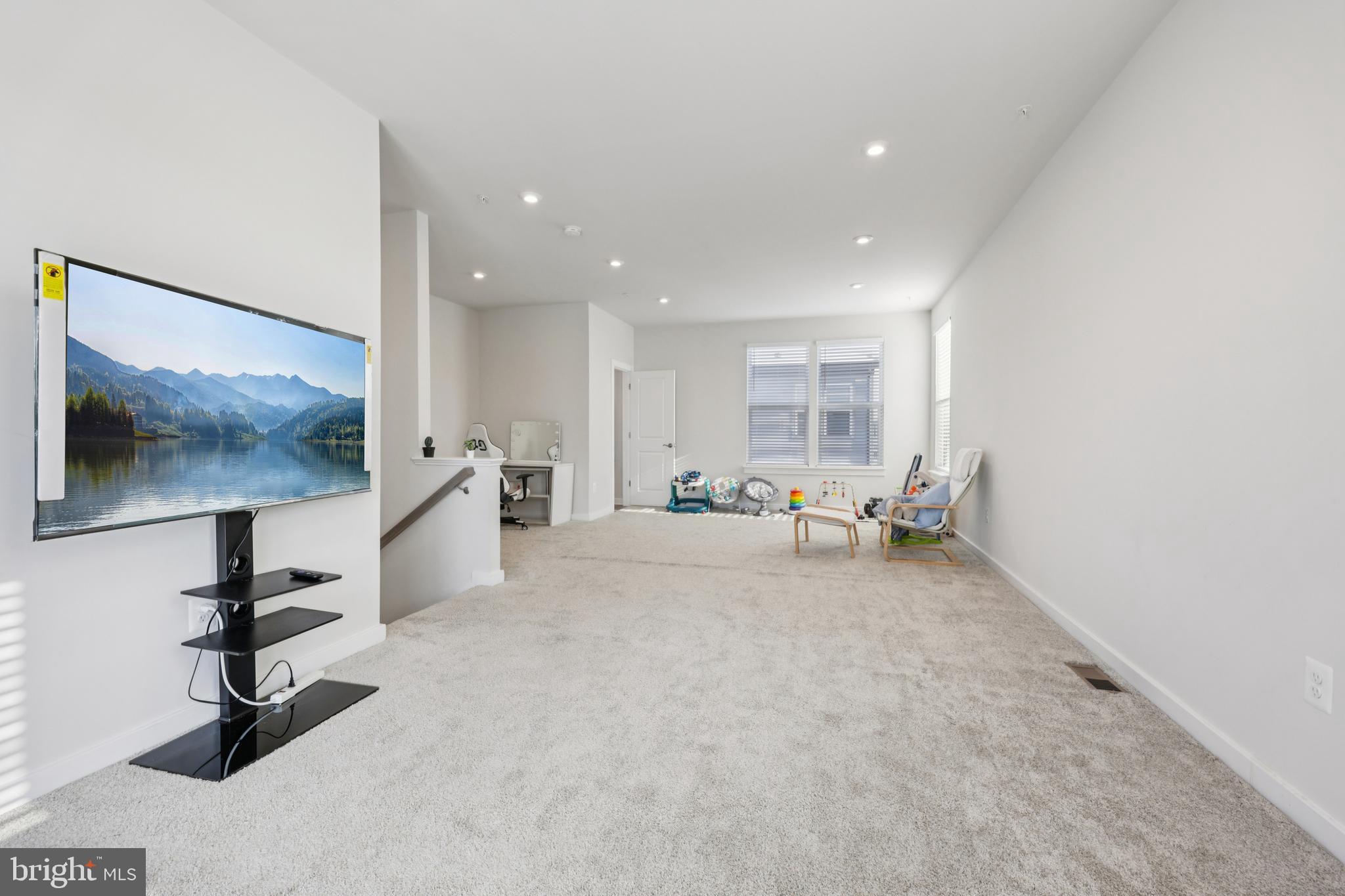 RIVERFRONT - Residential