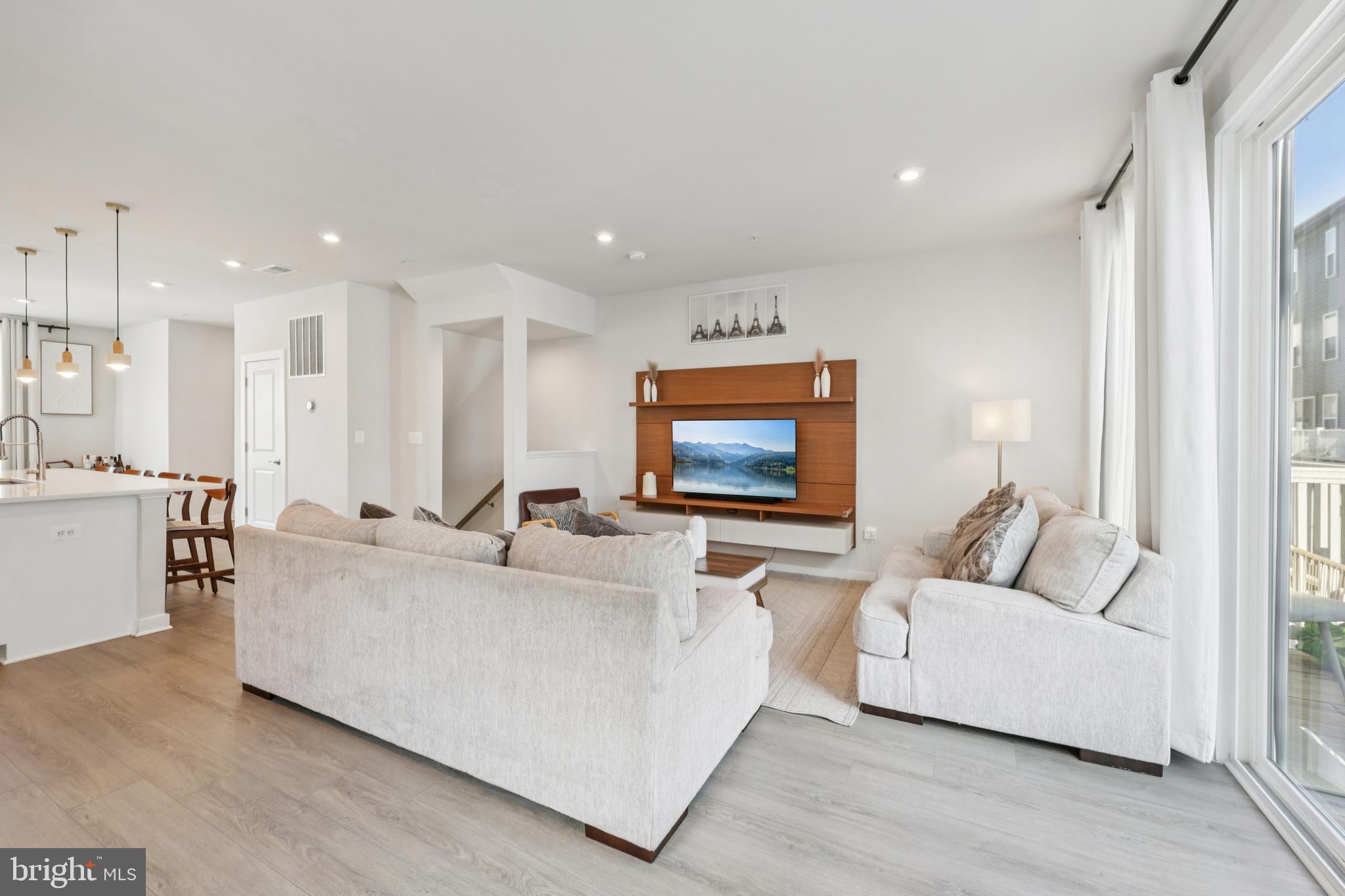 RIVERFRONT - Residential