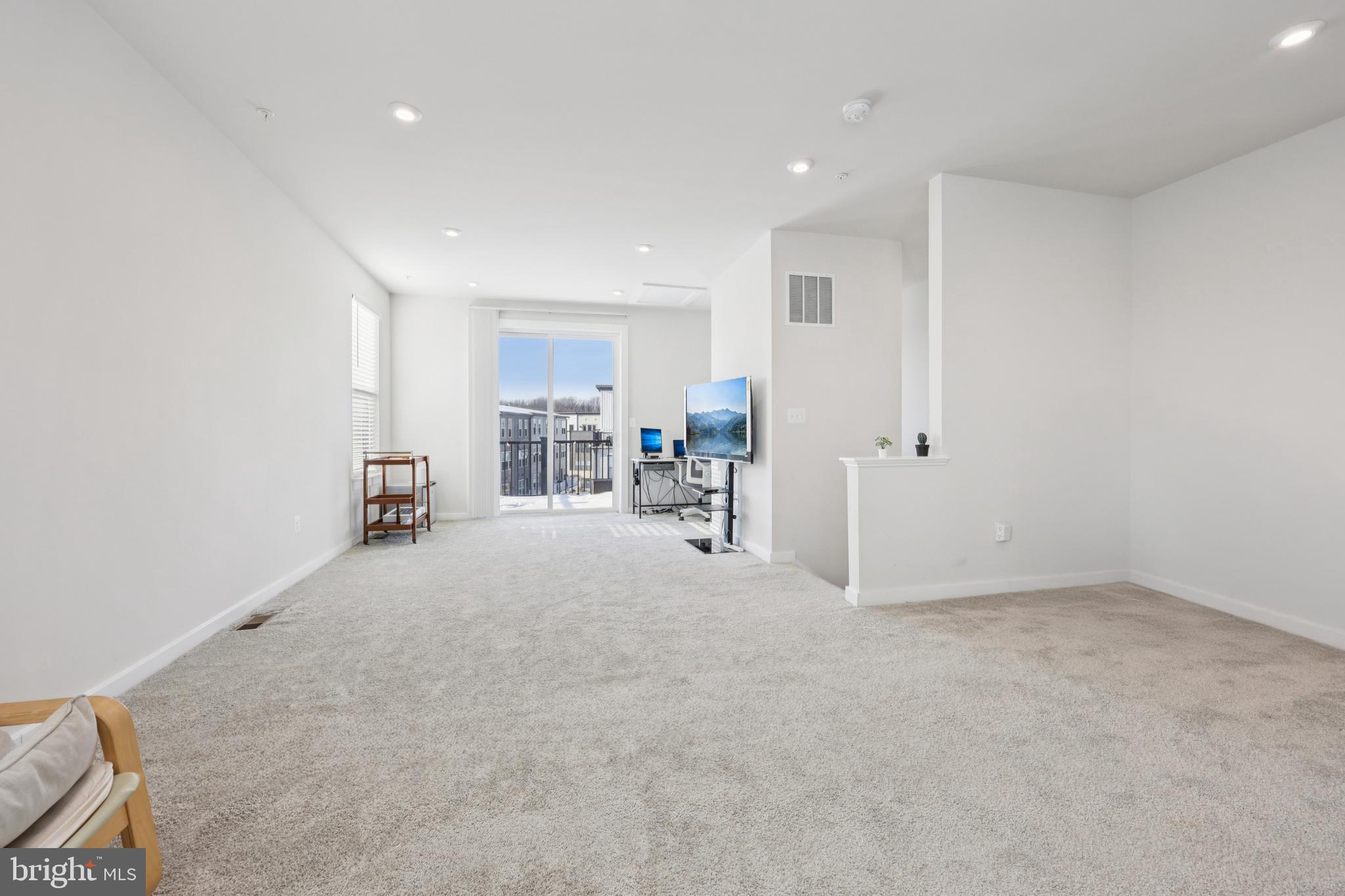 RIVERFRONT - Residential