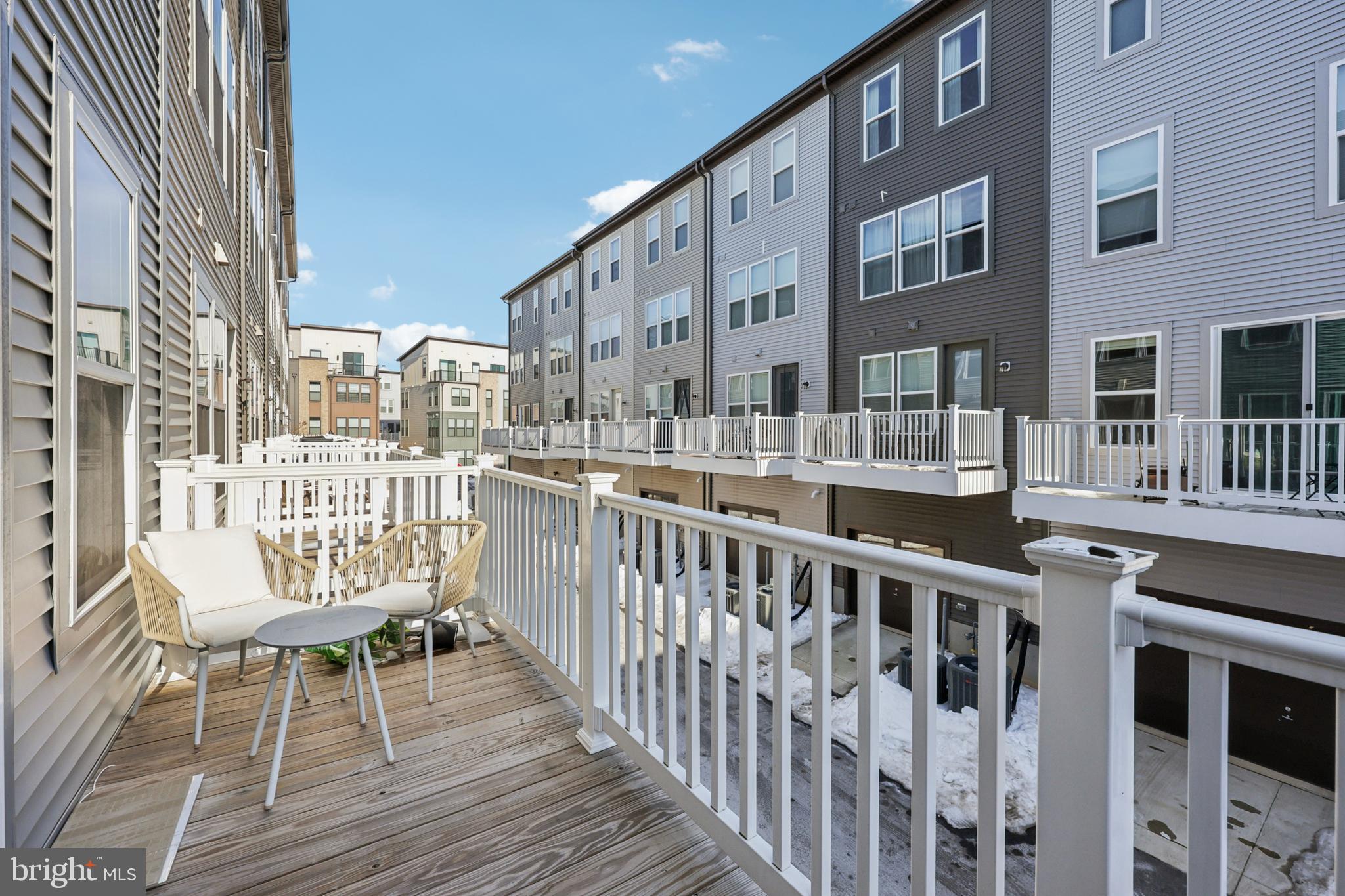 RIVERFRONT - Residential