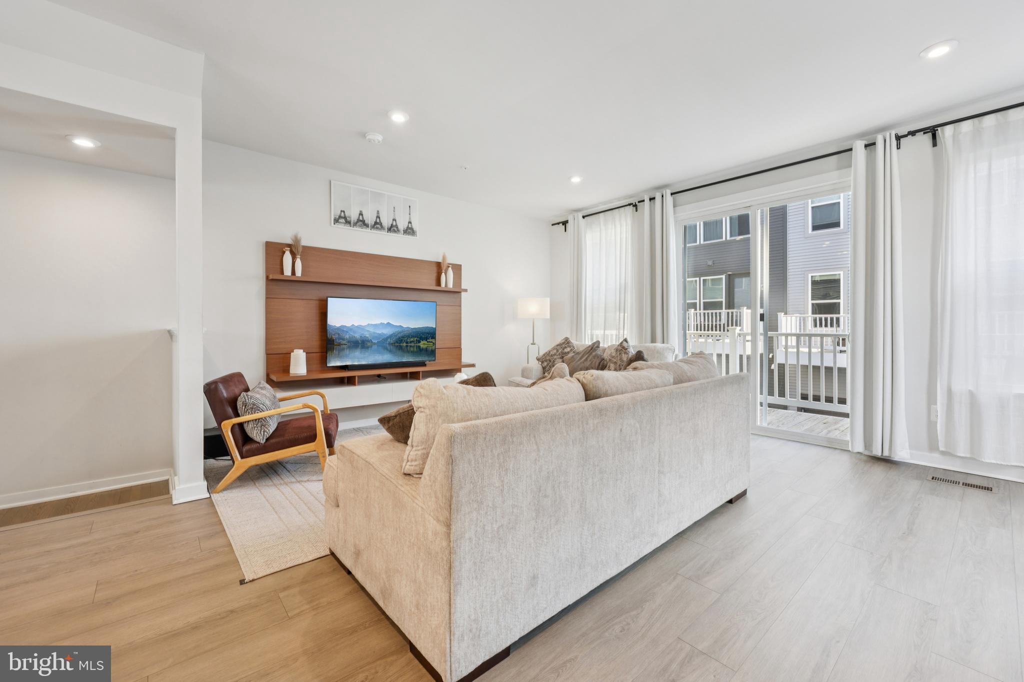 RIVERFRONT - Residential