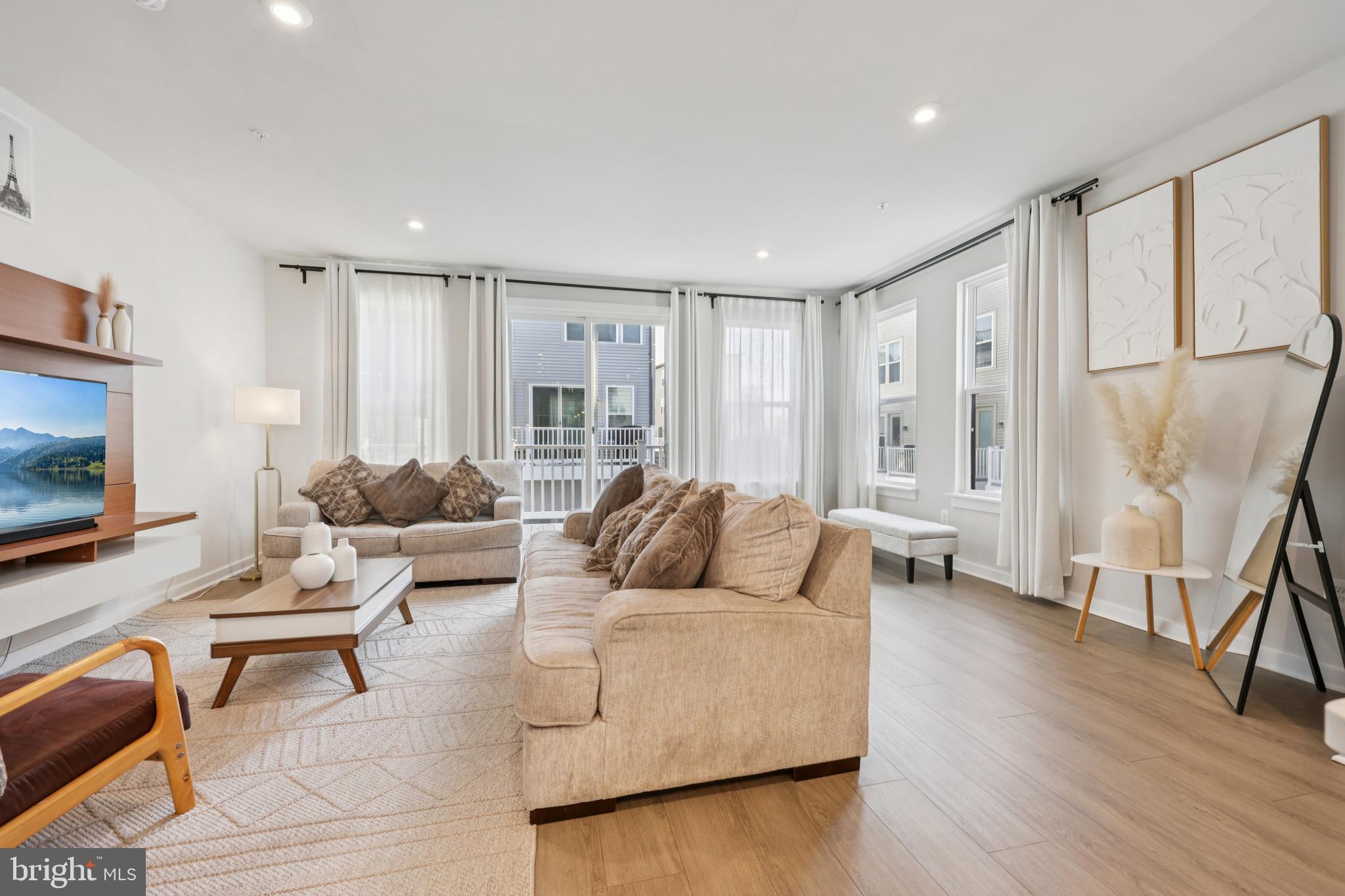 RIVERFRONT - Residential