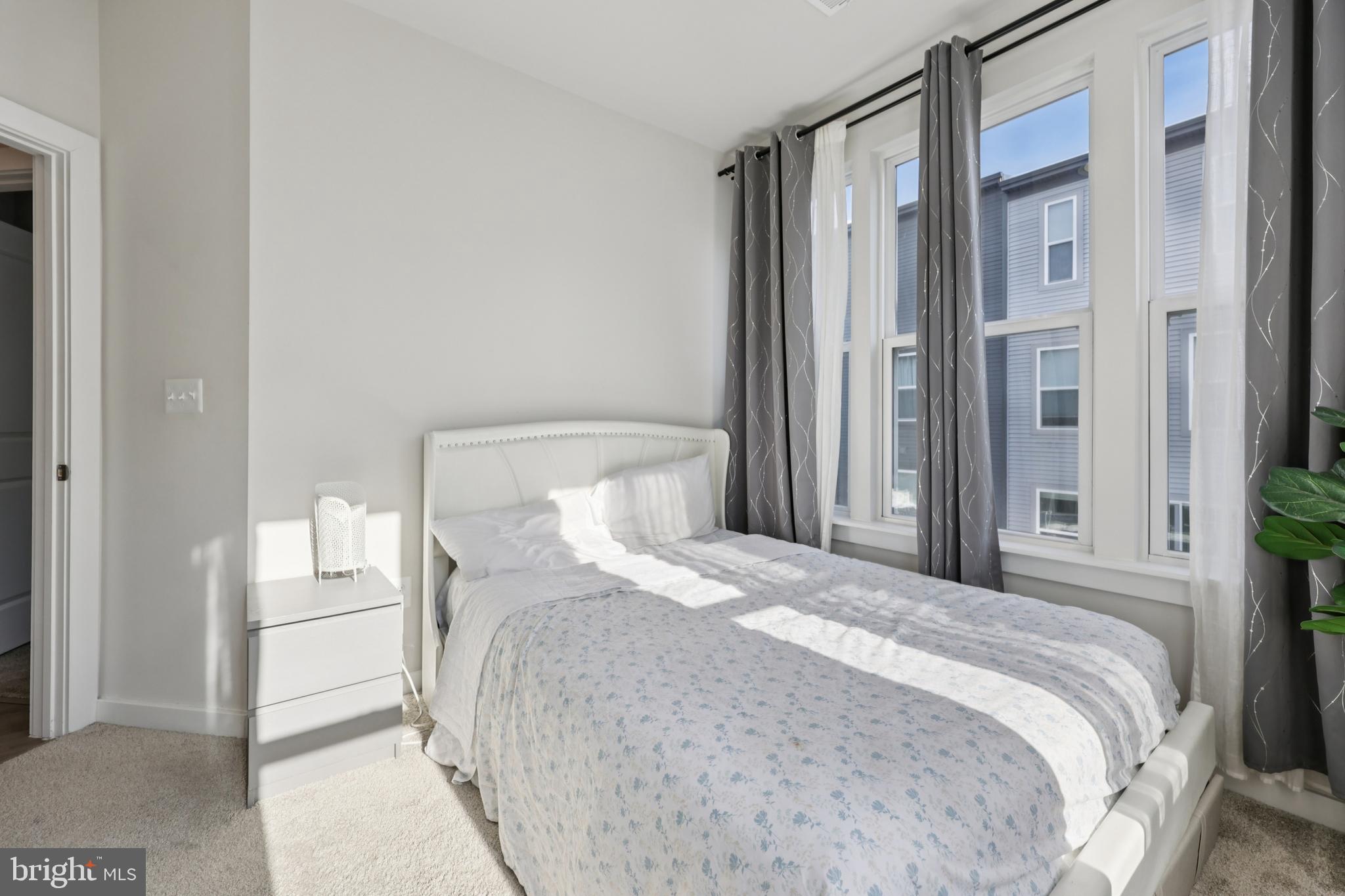 RIVERFRONT - Residential