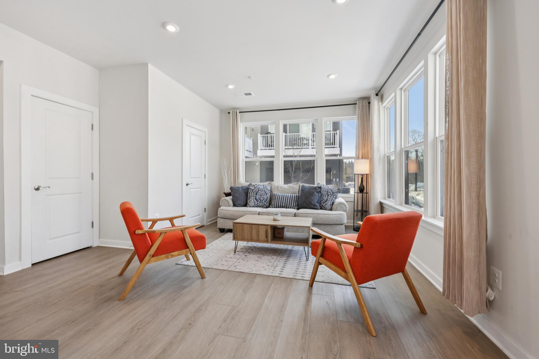 RIVERFRONT - Residential