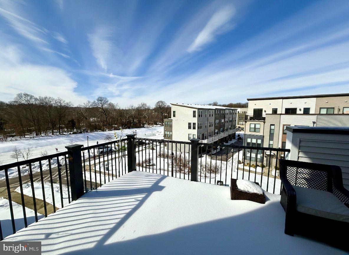 RIVERFRONT - Residential