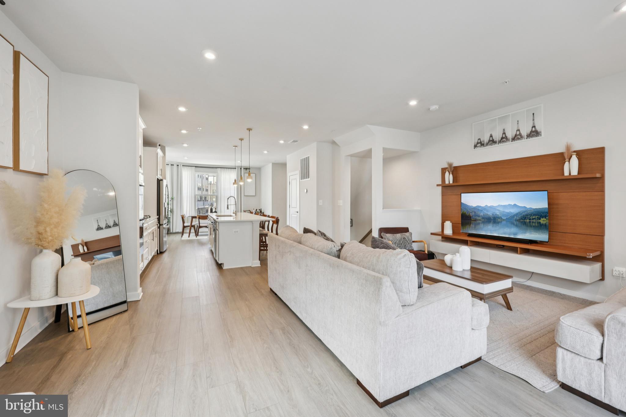 RIVERFRONT - Residential