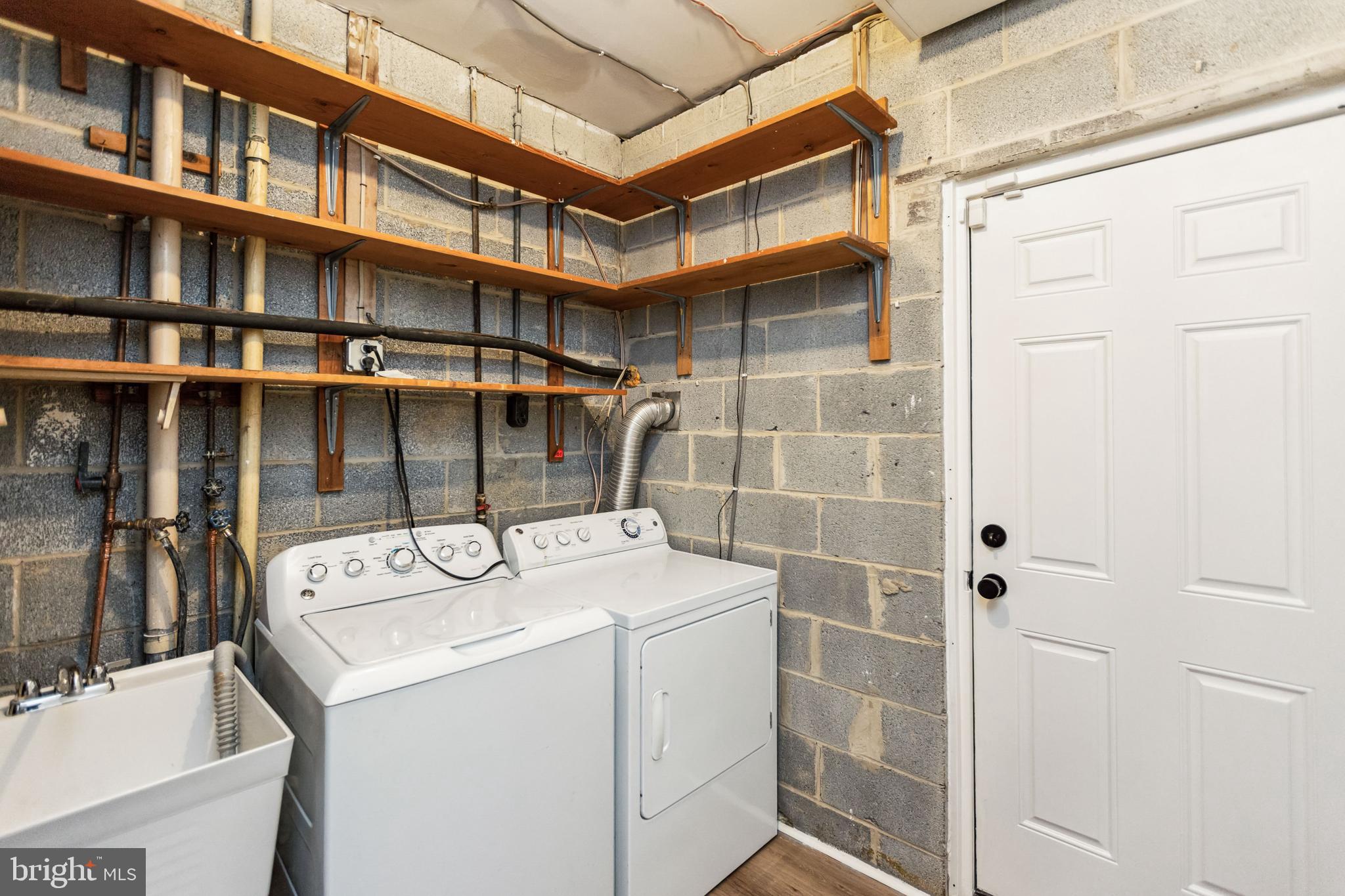 VILLAGE BROOK - Residential