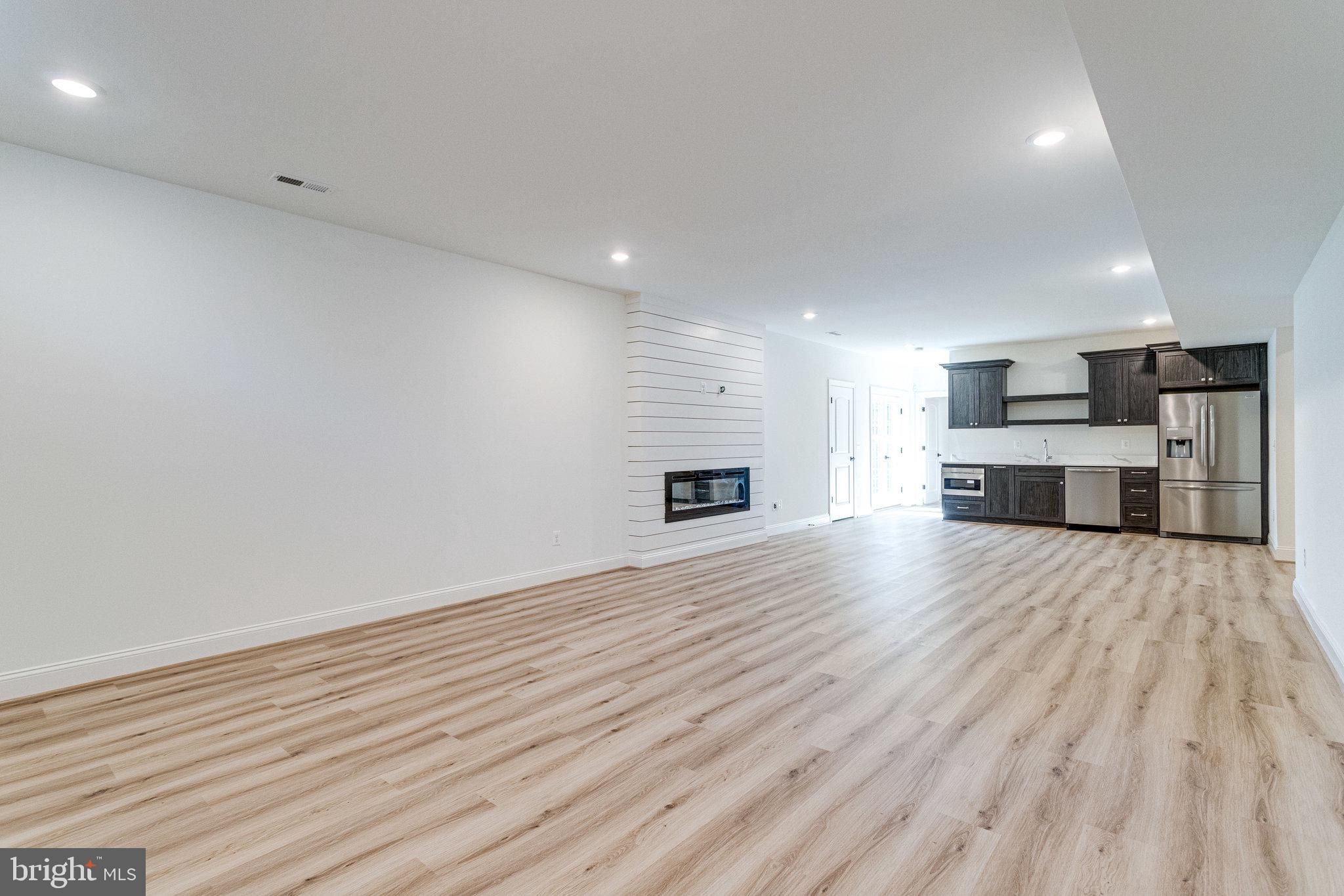 COLONIAL ACRES - Residential