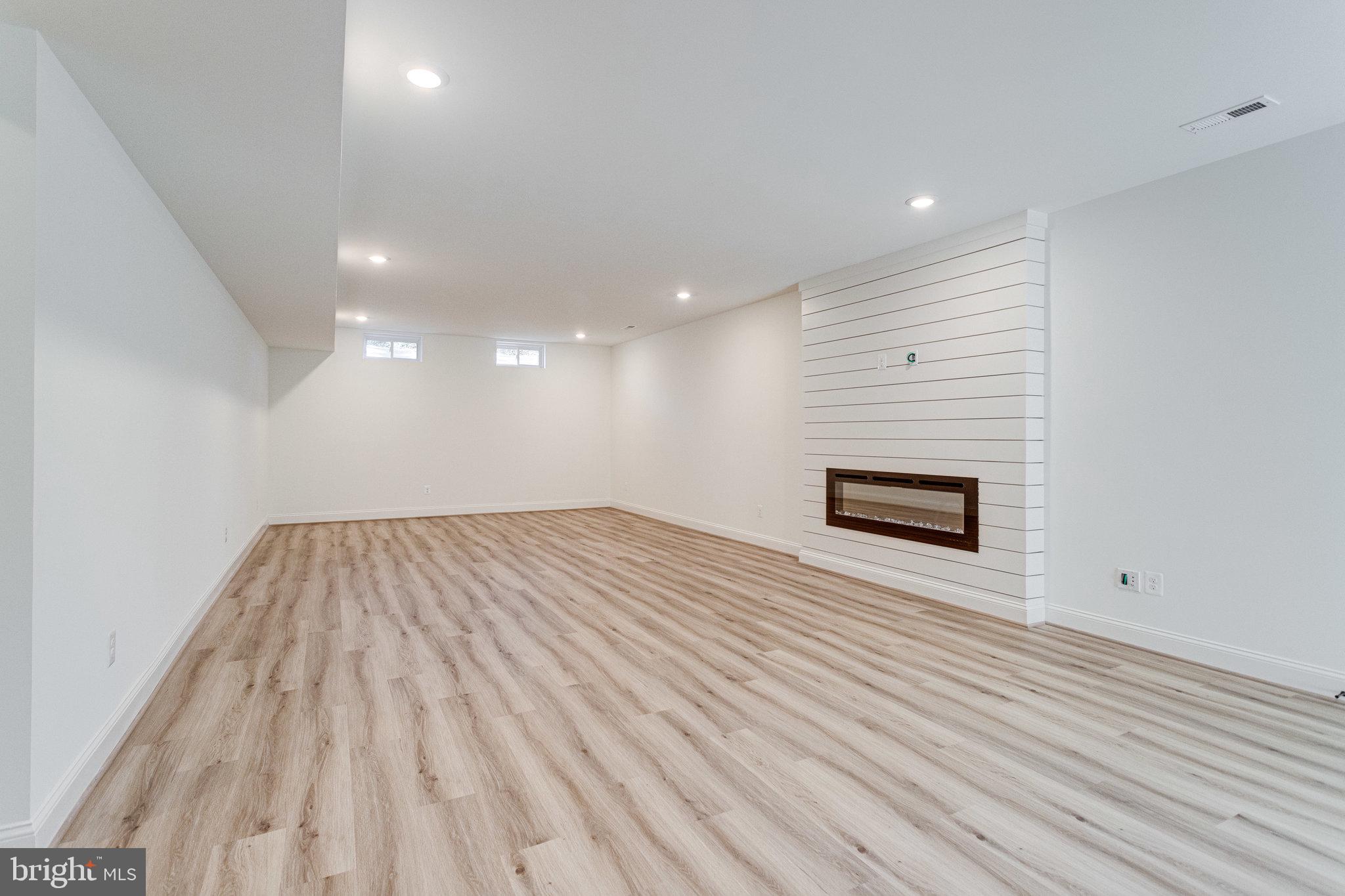 COLONIAL ACRES - Residential