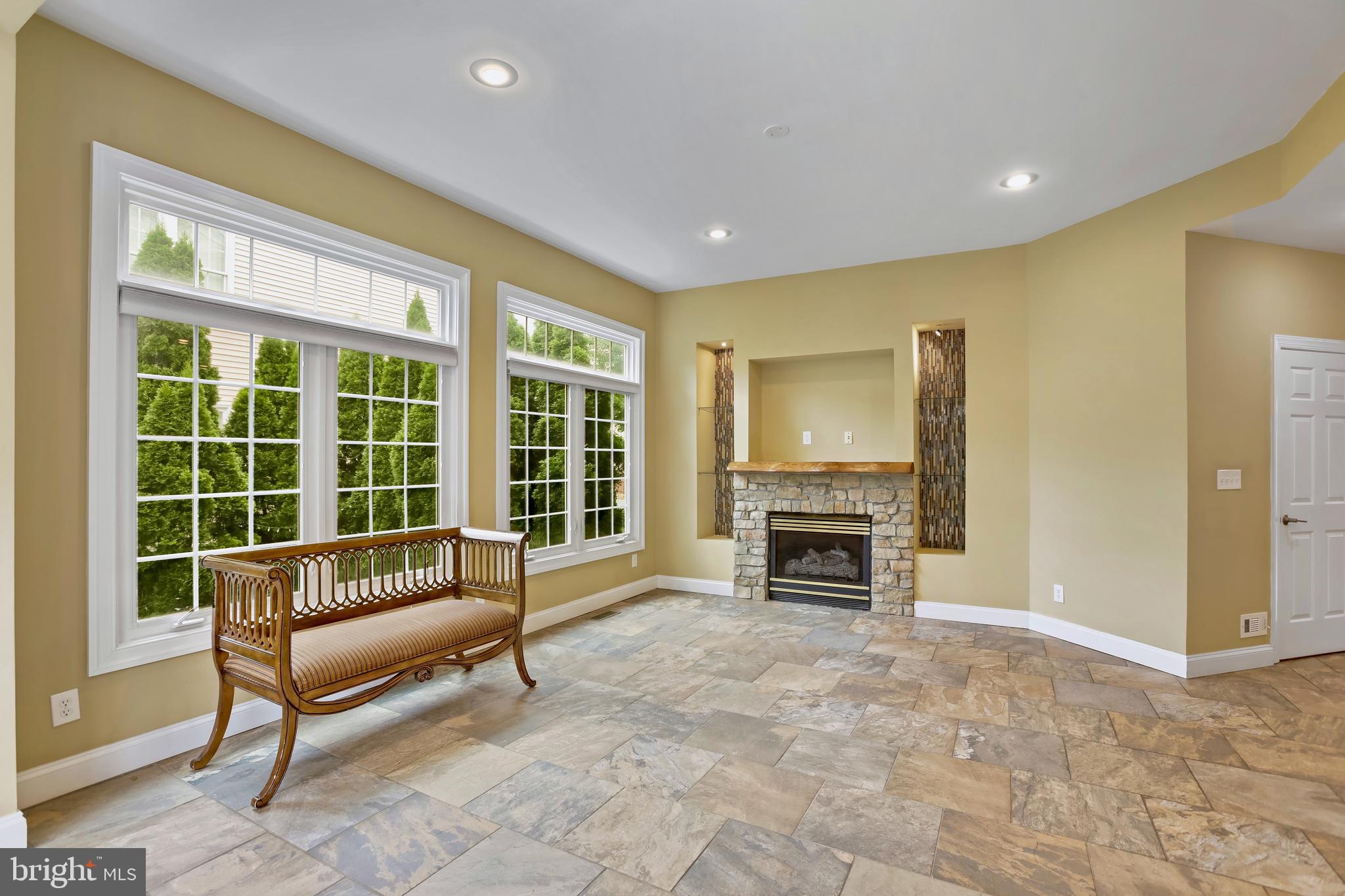 MADRILLON ESTATES - Residential