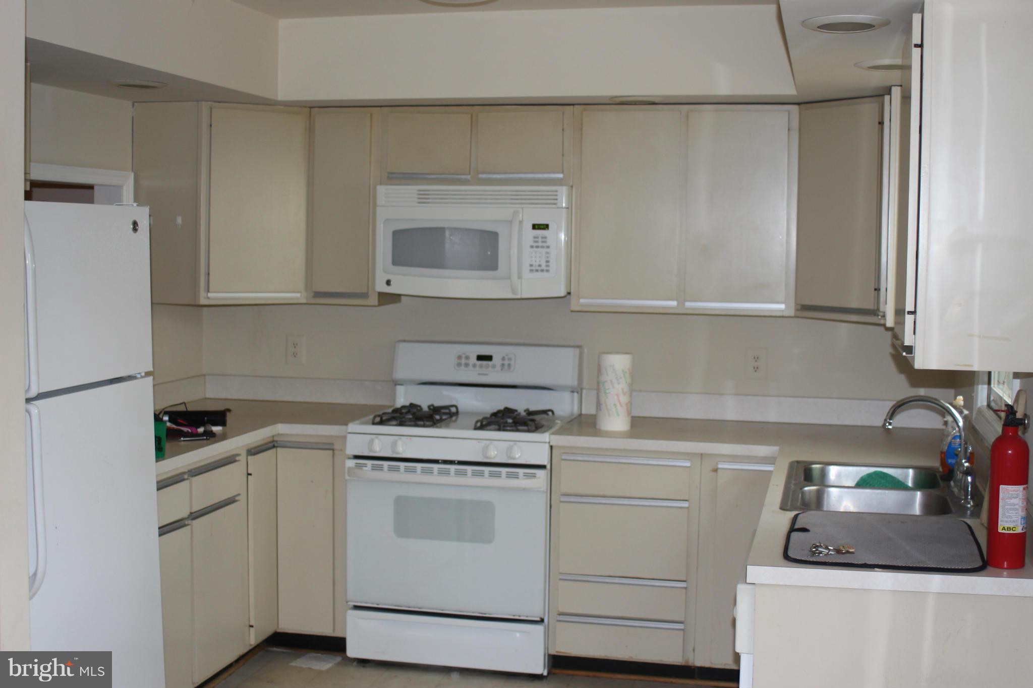 DOUGLAS ESTATES - Residential Lease