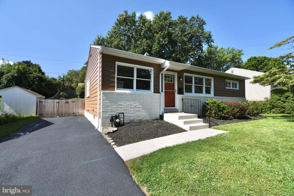 Photo of 114 Overlook Ave, WILLOW GROVE, PA 19090 (MLS # PAMC2192060)