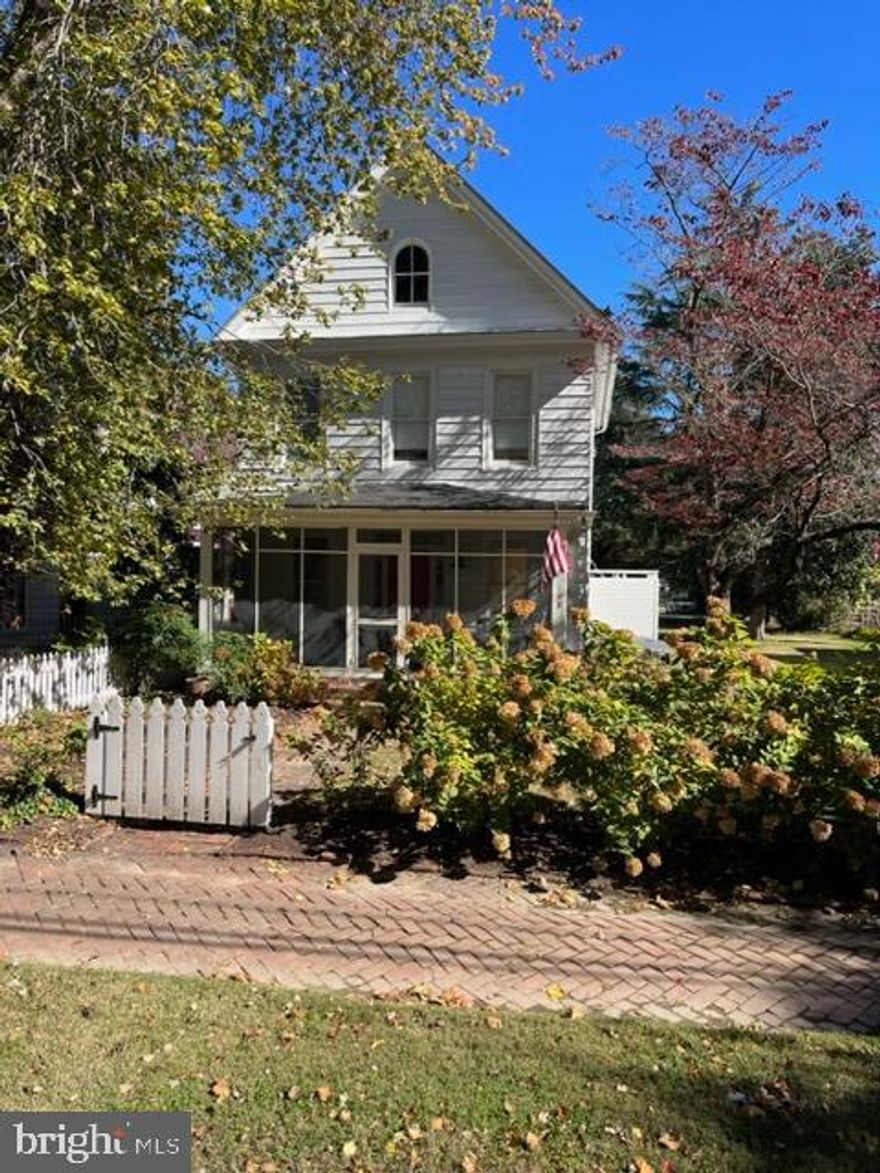 In the heart of Oxford's Historic District, this 2 bedroom, 2.5 bath home is a perfect weekend get-a-way or full-time residence.  Front and back stairways, large screened porch and water views across the park of the Tred Avon and Choptank Rivers.  Large lot.  Heat pump/Central air.
