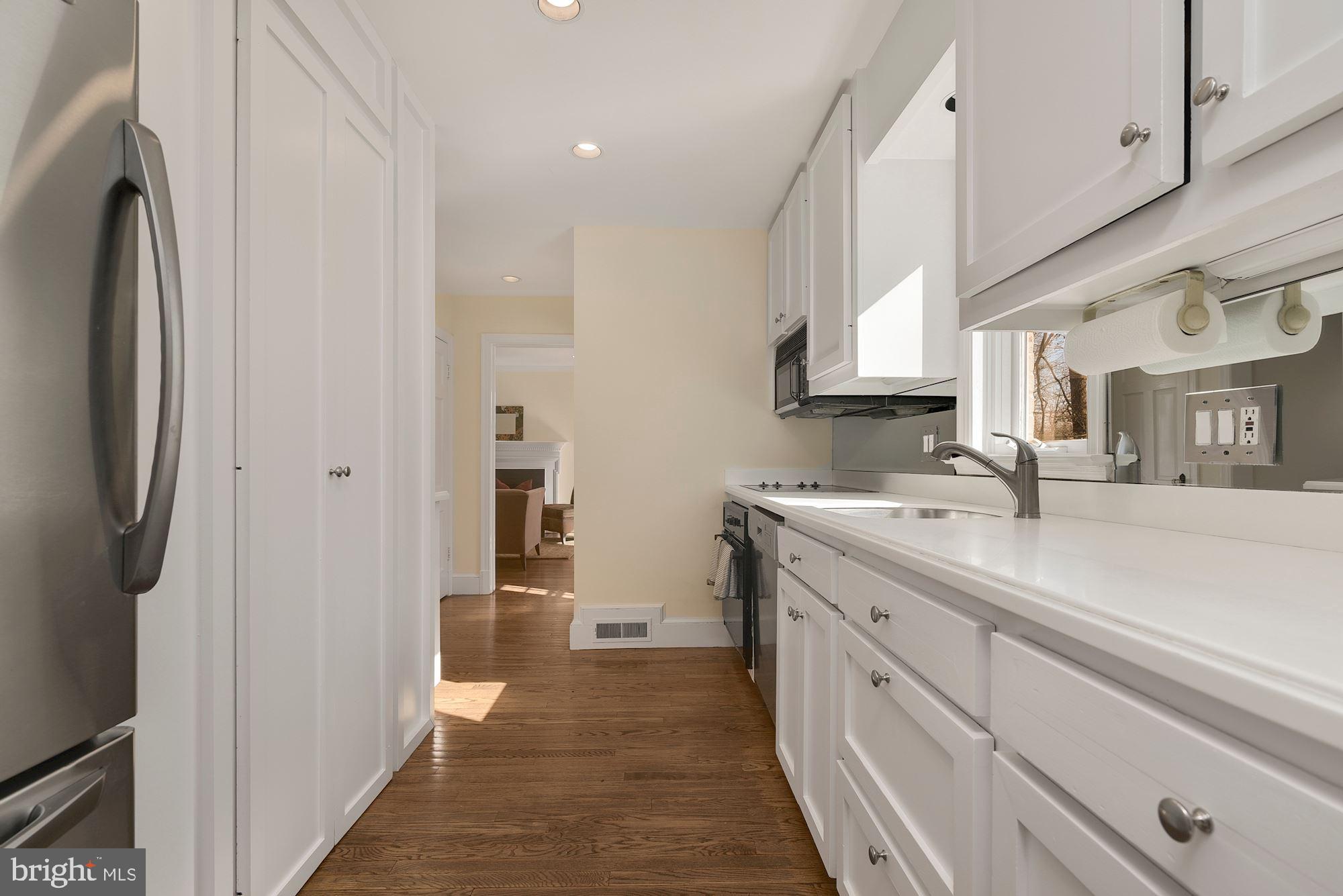 COUNTRY CLUB VILLAGE - Residential