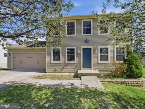 Photo of 205 Crown Court, WAYNESBORO, PA 17268 (MLS # PAFL2033872)