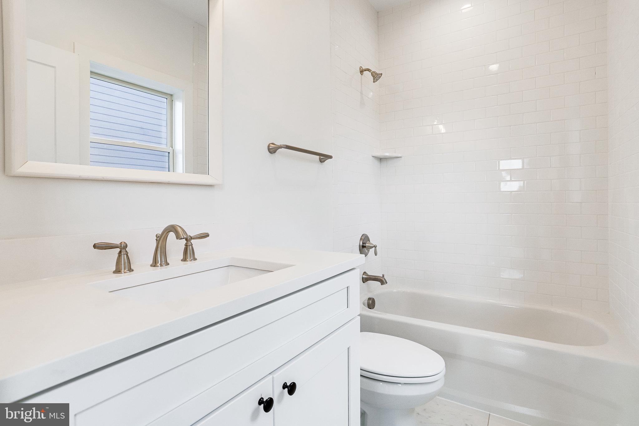 COUNTRY CLUB MANOR - Residential