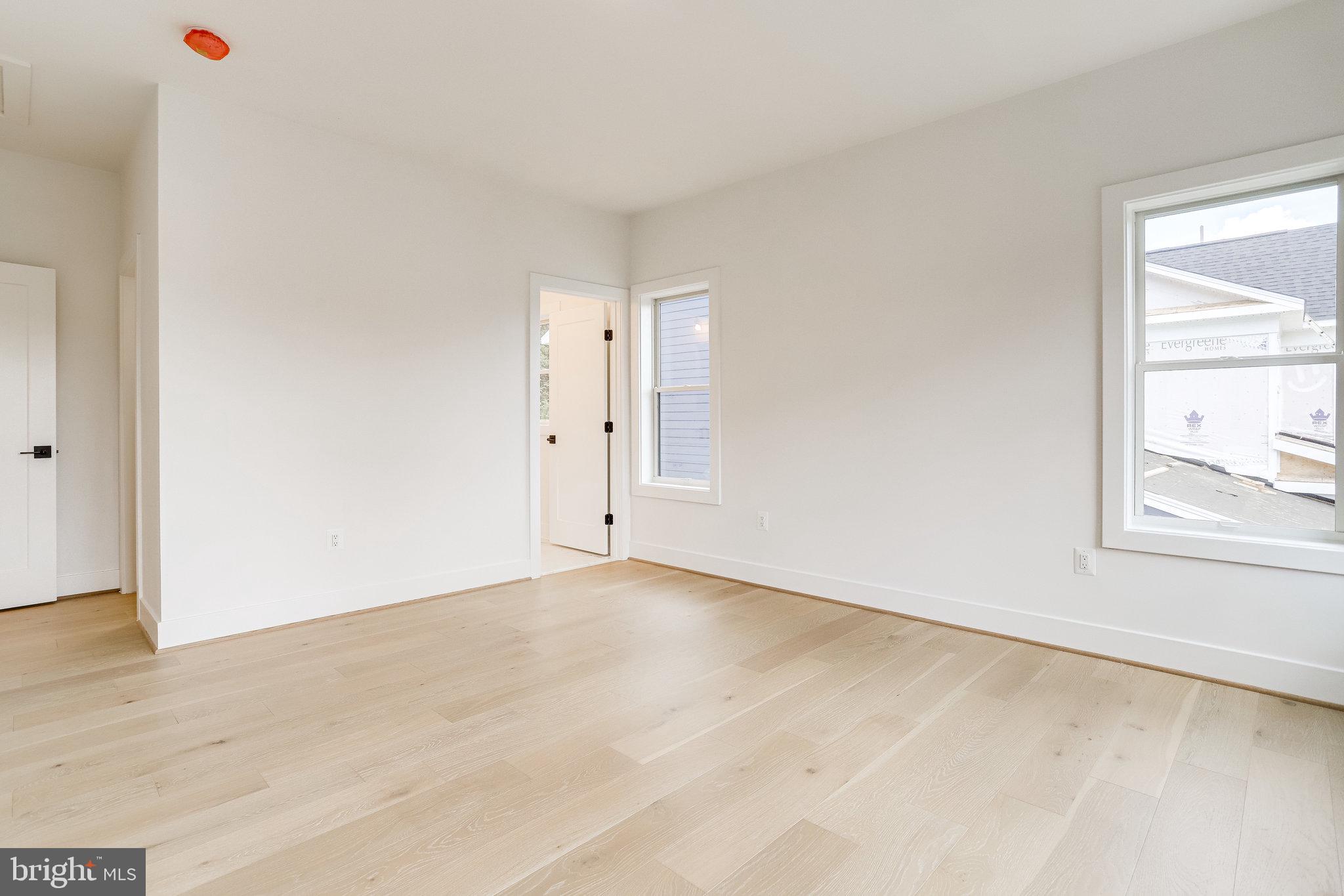 COUNTRY CLUB MANOR - Residential