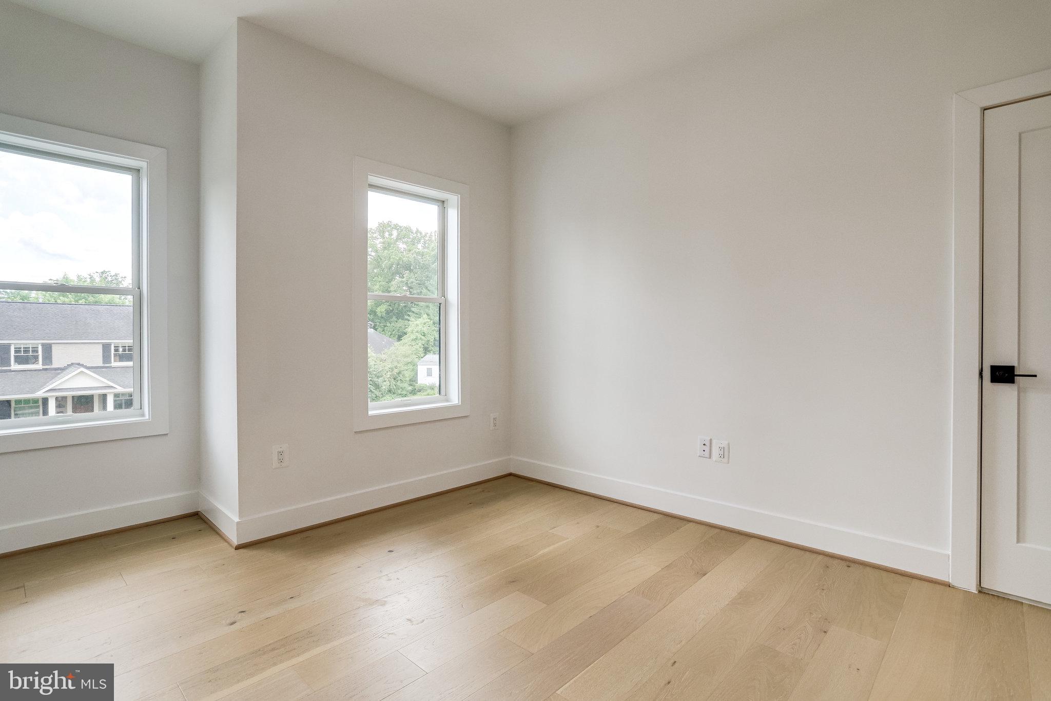 COUNTRY CLUB MANOR - Residential