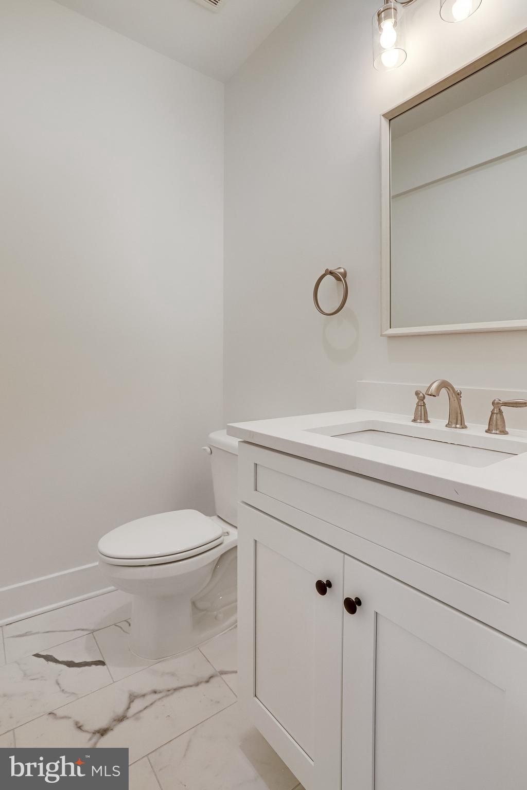 COUNTRY CLUB MANOR - Residential