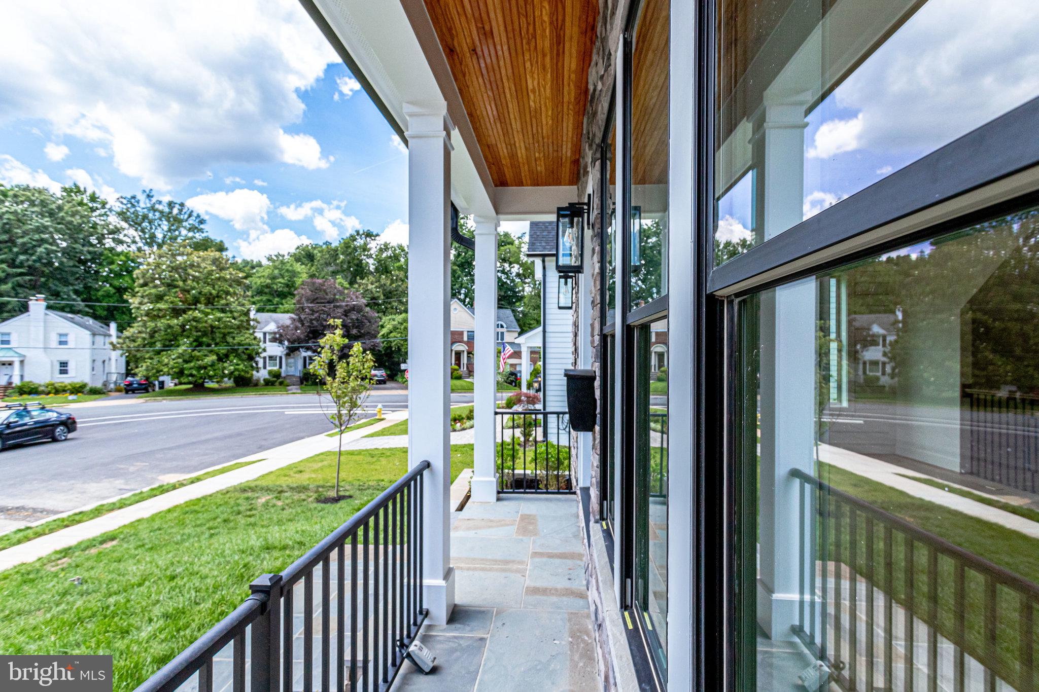 COUNTRY CLUB MANOR - Residential