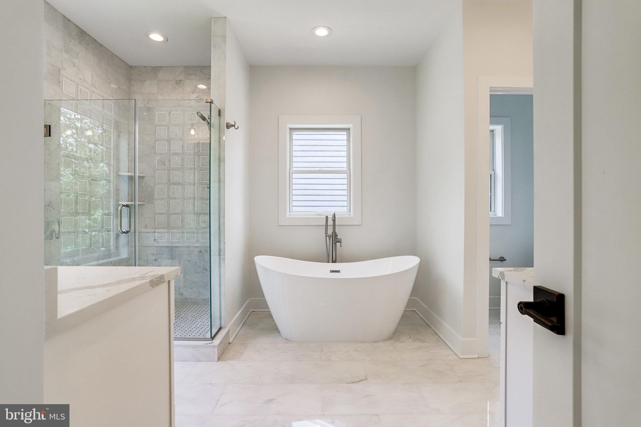 COUNTRY CLUB MANOR - Residential