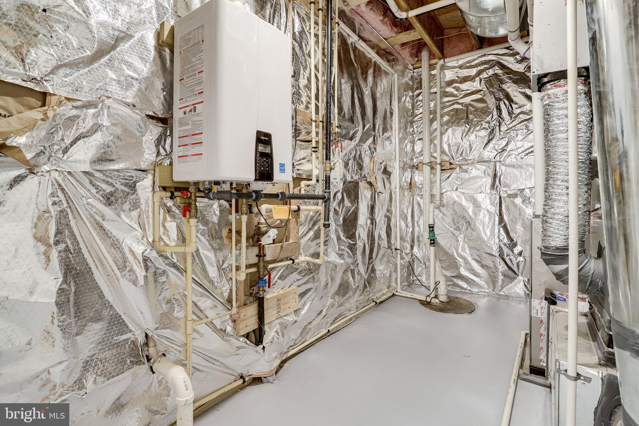 COUNTRY CLUB MANOR - Residential