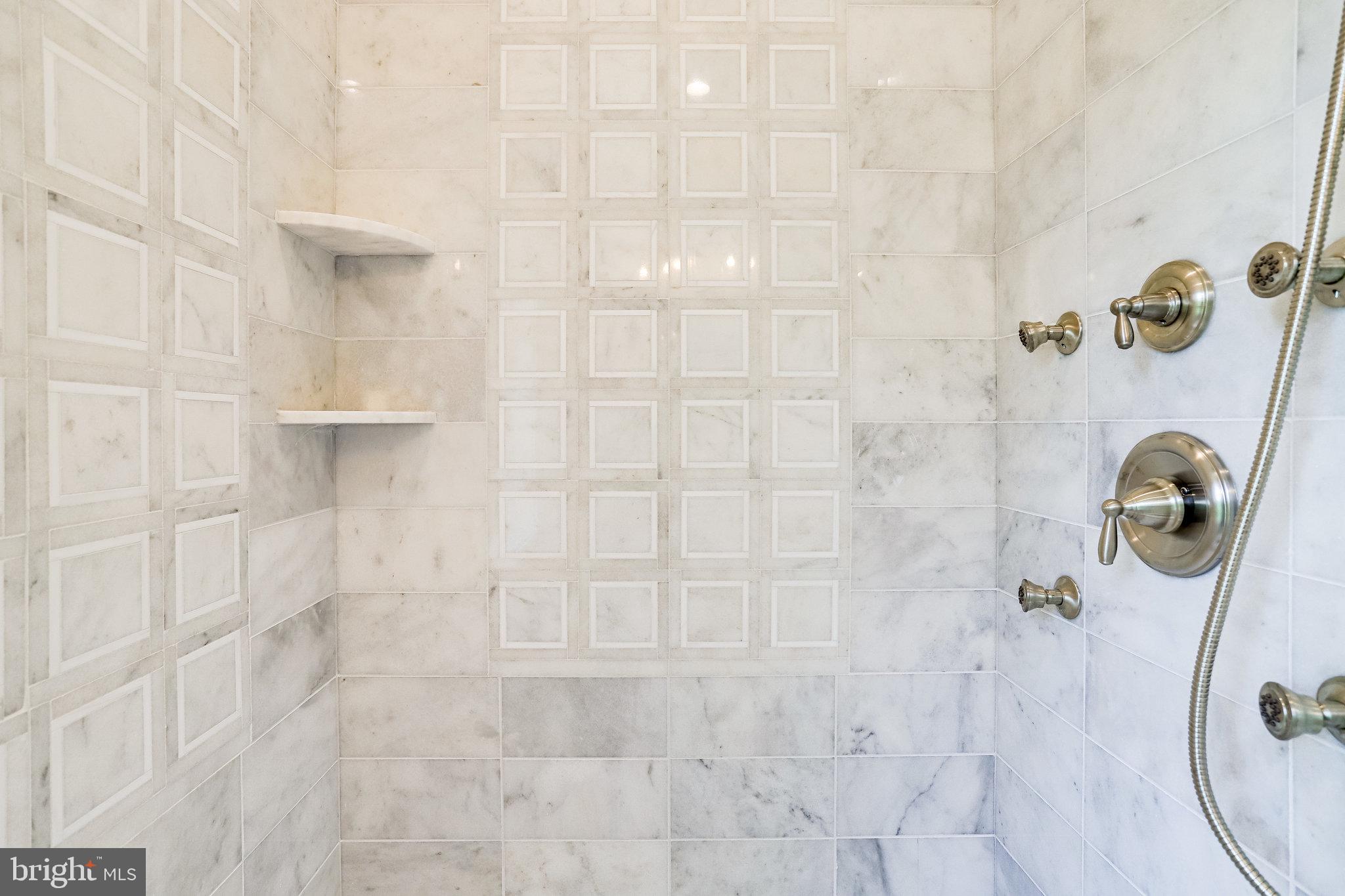 COUNTRY CLUB MANOR - Residential