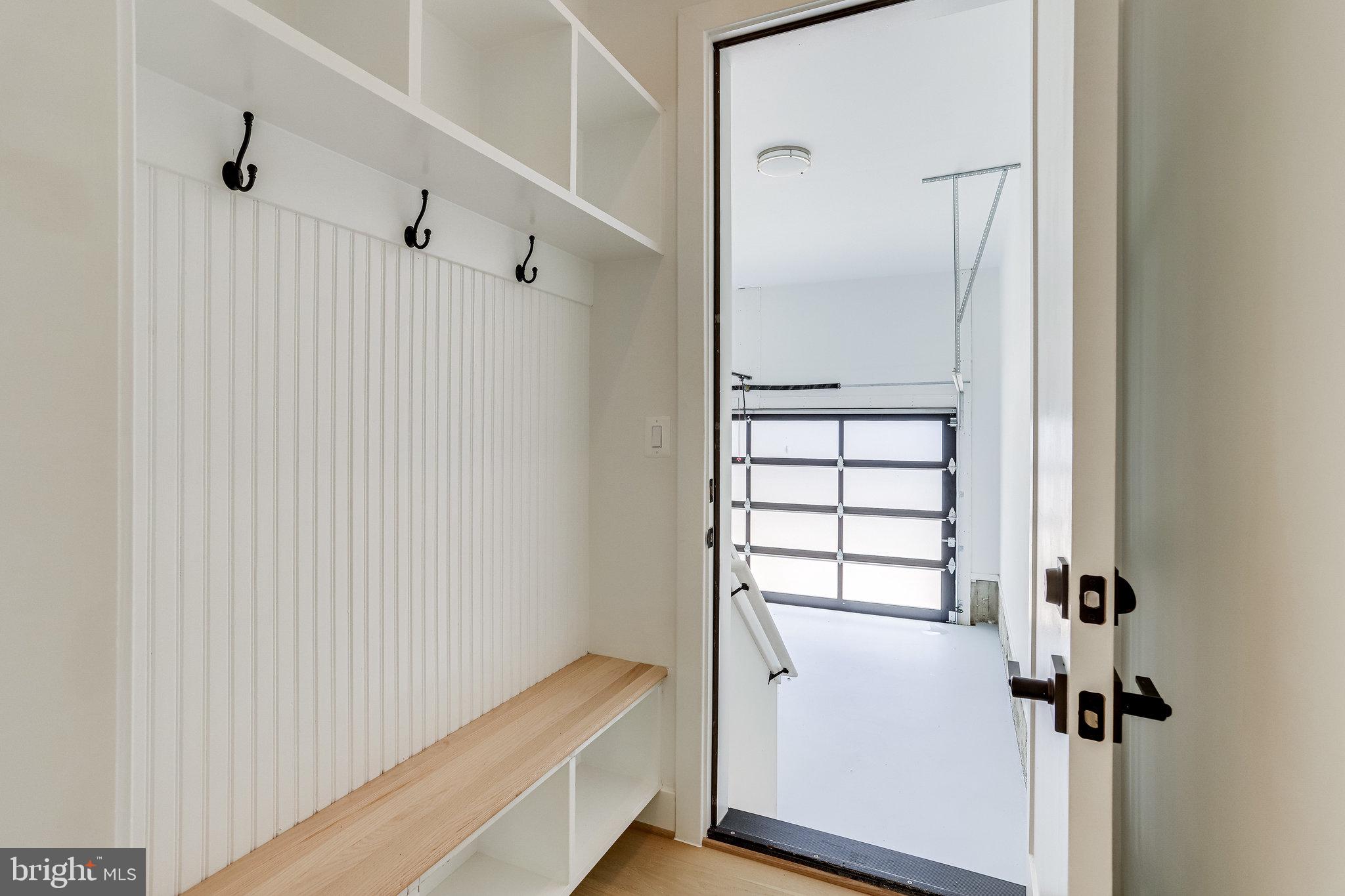 COUNTRY CLUB MANOR - Residential