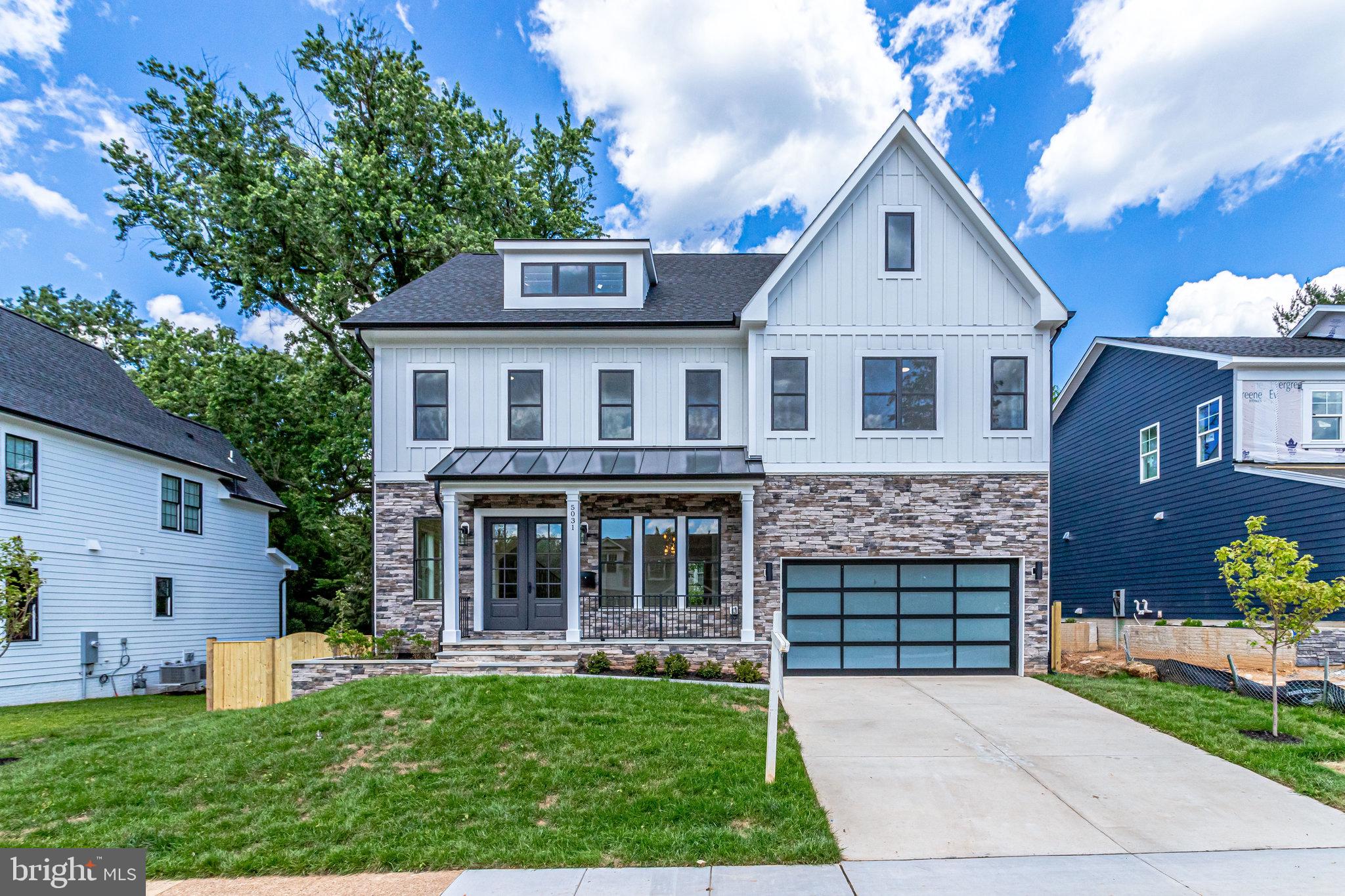 COUNTRY CLUB MANOR - Residential