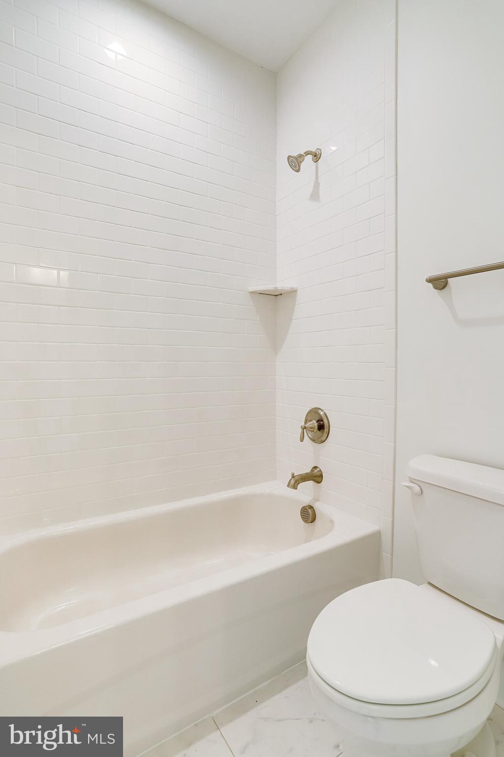 COUNTRY CLUB MANOR - Residential