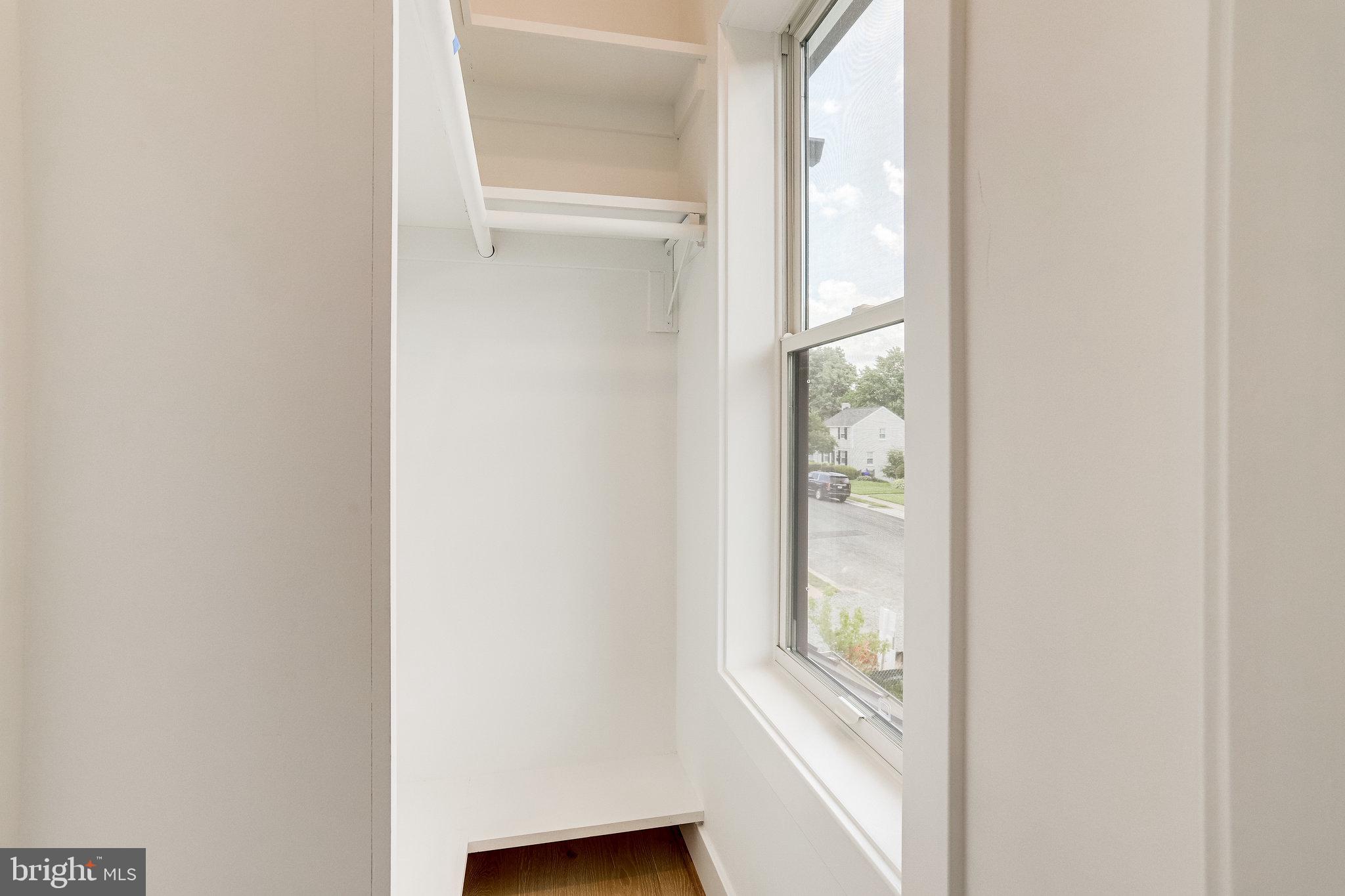 COUNTRY CLUB MANOR - Residential